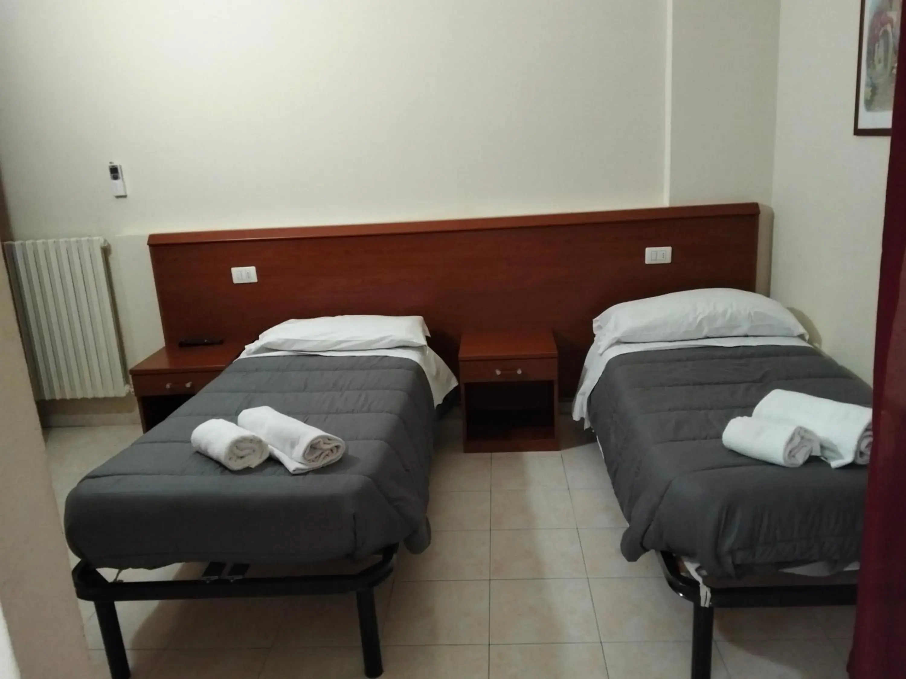 Triple Room with Private Bathroom in Hotel Polo Triple Room with Private Bathroom in Hotel Polo