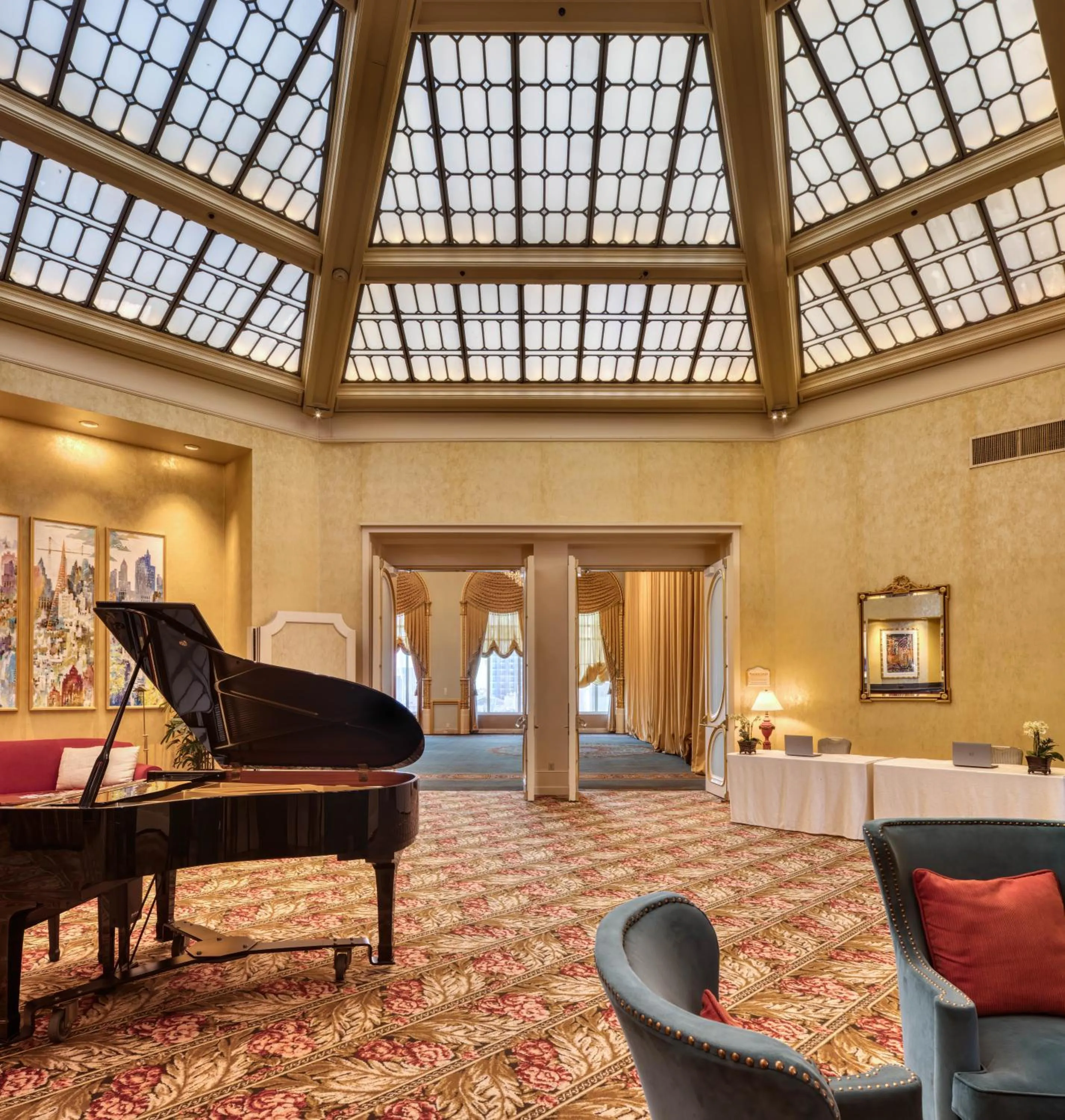 Lobby or reception in InterContinental Mark Hopkins San Francisco by IHG