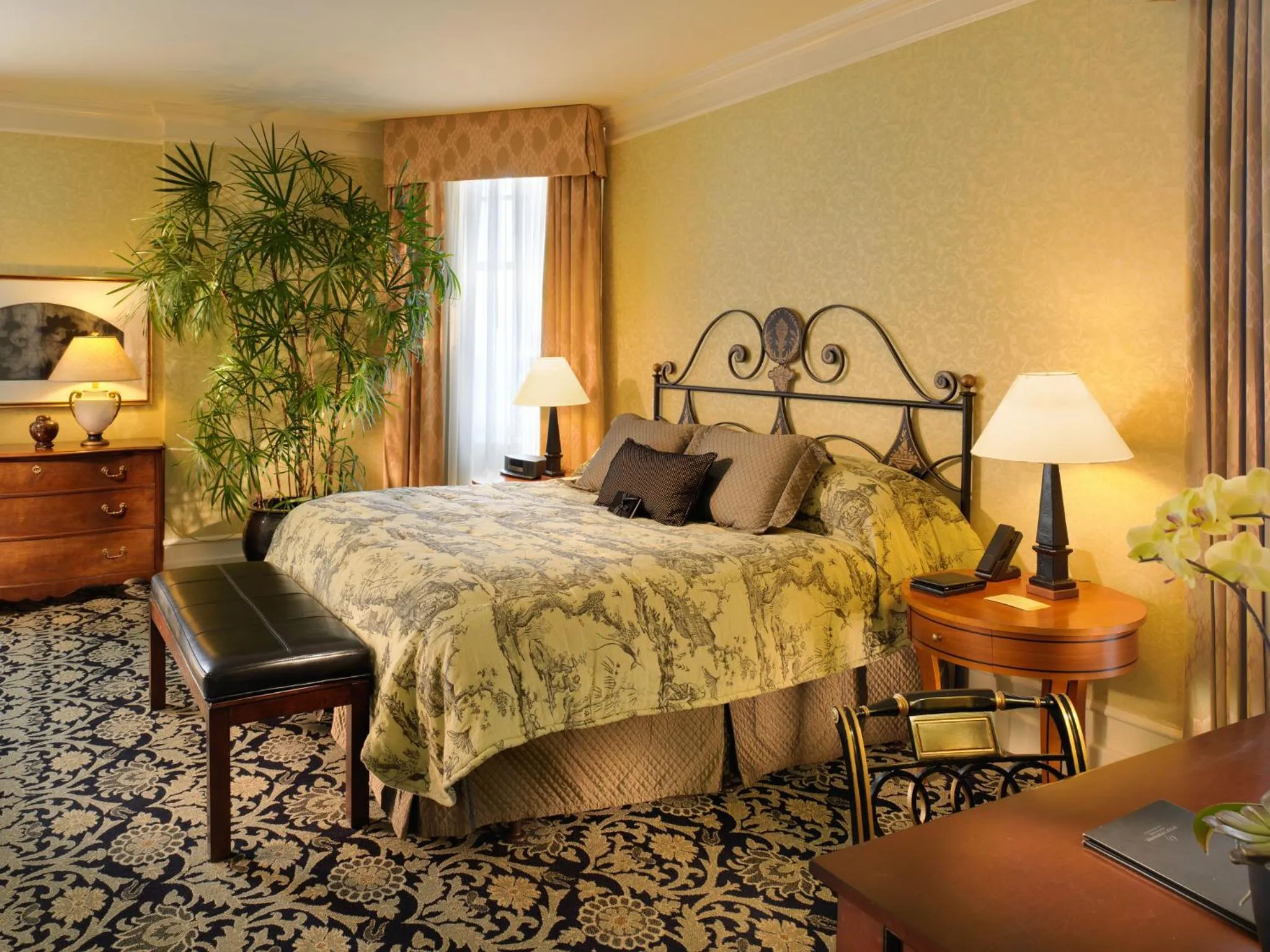 Bedroom, Bed in InterContinental Mark Hopkins San Francisco by IHG