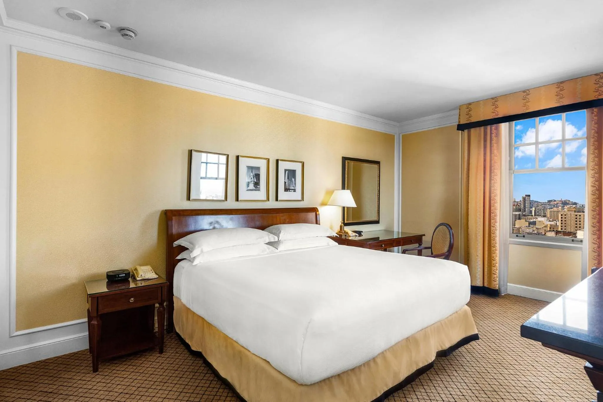 Photo of the whole room, Bed in InterContinental Mark Hopkins San Francisco by IHG