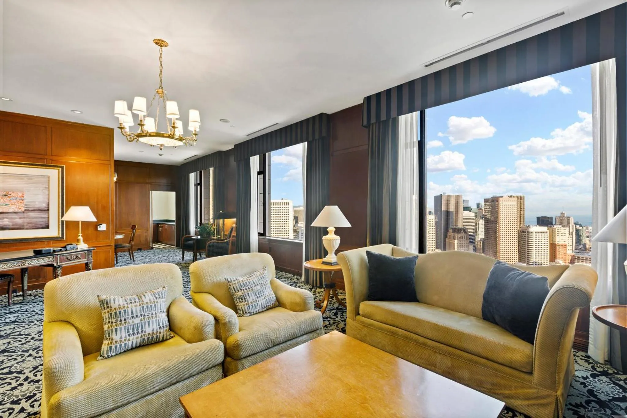 Bedroom in InterContinental Mark Hopkins San Francisco by IHG