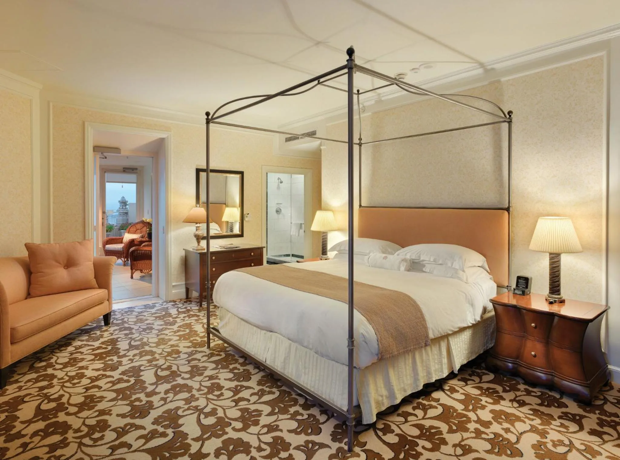 Bedroom, Bed in InterContinental Mark Hopkins San Francisco by IHG