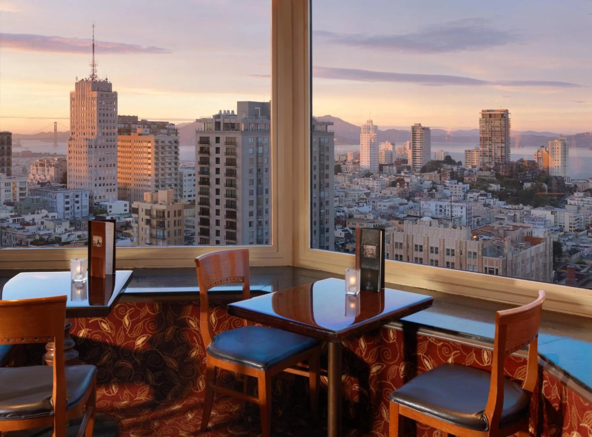 Lounge or bar in InterContinental Mark Hopkins San Francisco by IHG