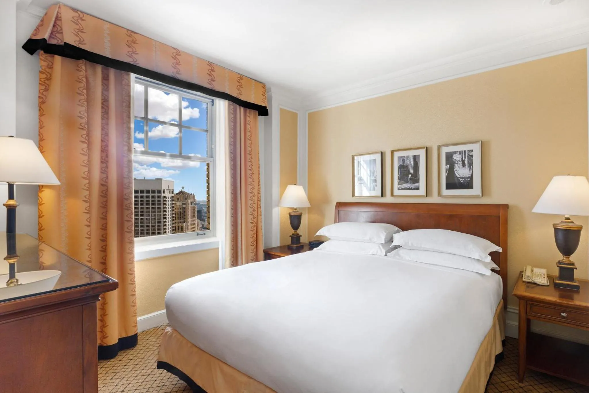 Bedroom, Bed in InterContinental Mark Hopkins San Francisco by IHG