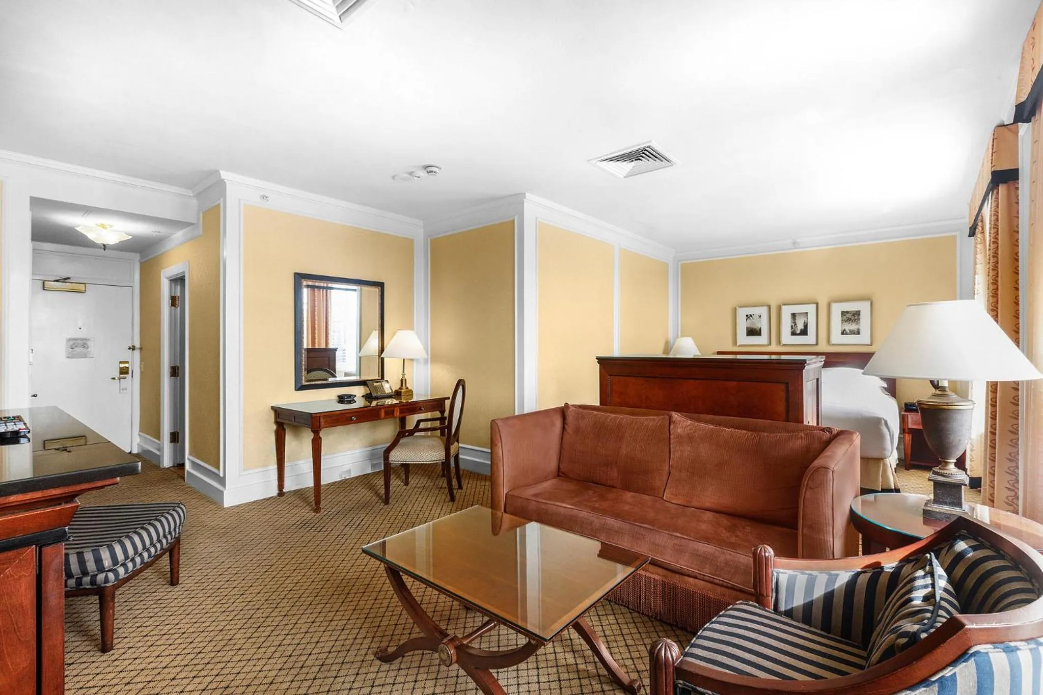 Bedroom in InterContinental Mark Hopkins San Francisco by IHG