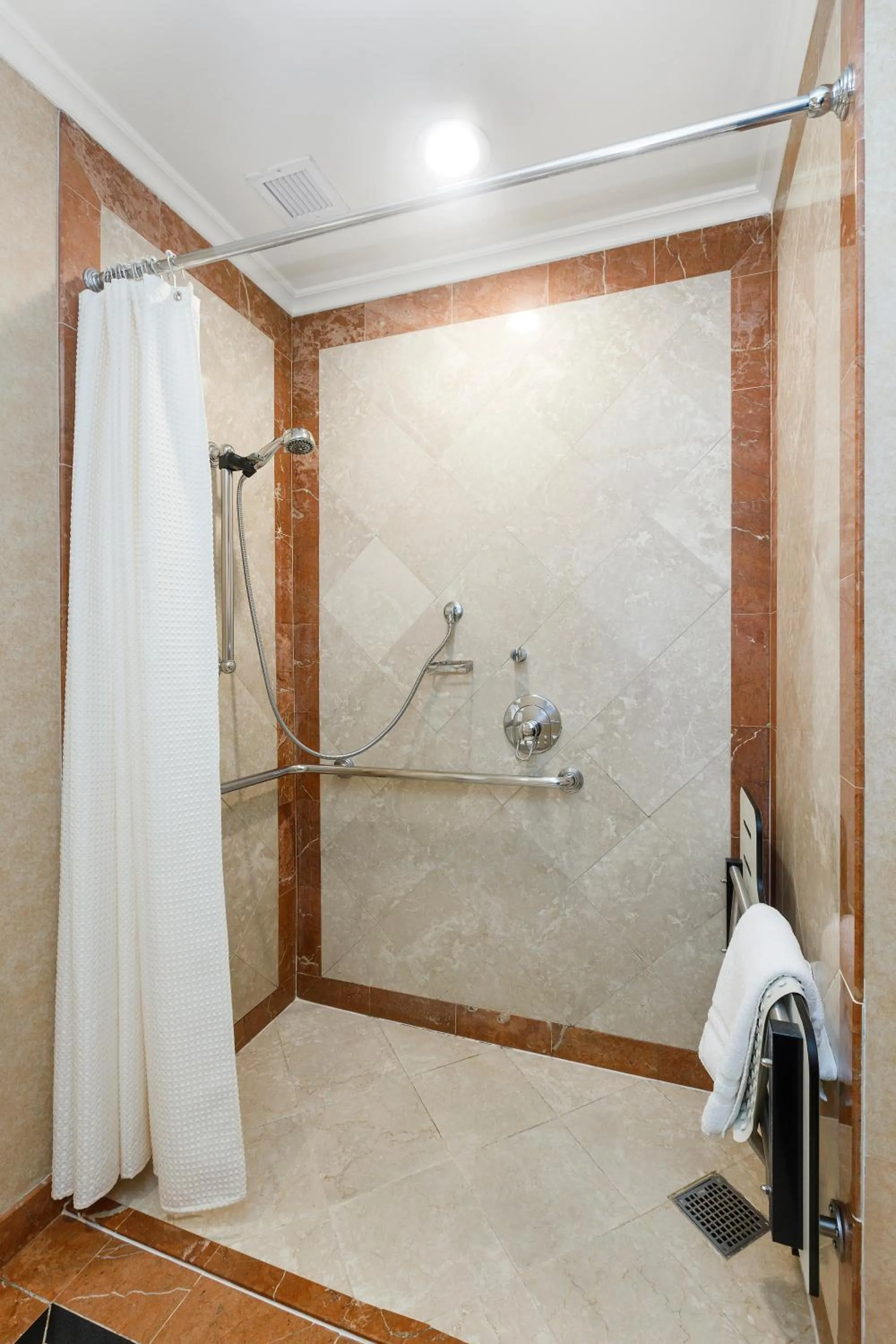 Shower in InterContinental Mark Hopkins San Francisco by IHG