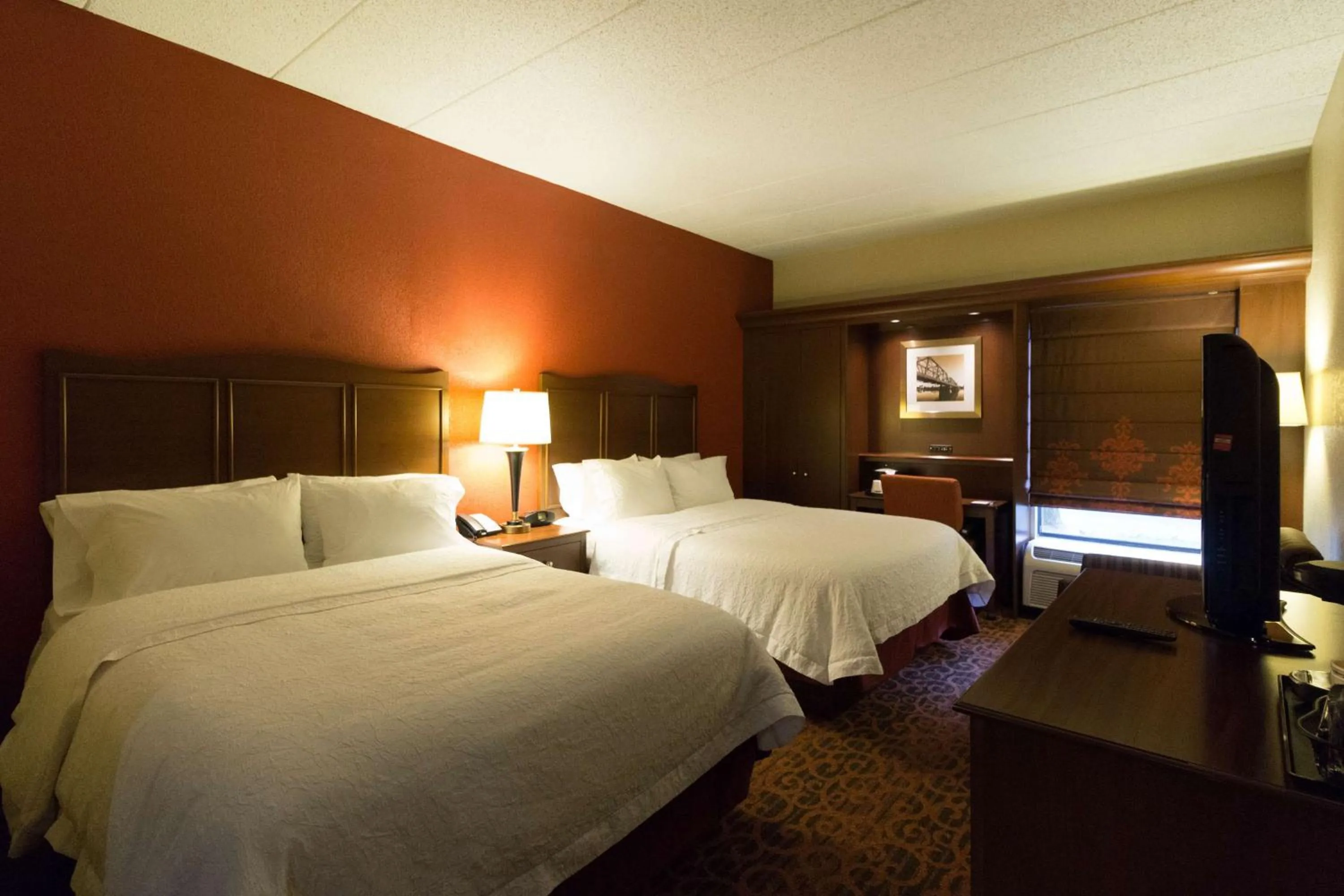 Bed in Hampton Inn Columbus-South