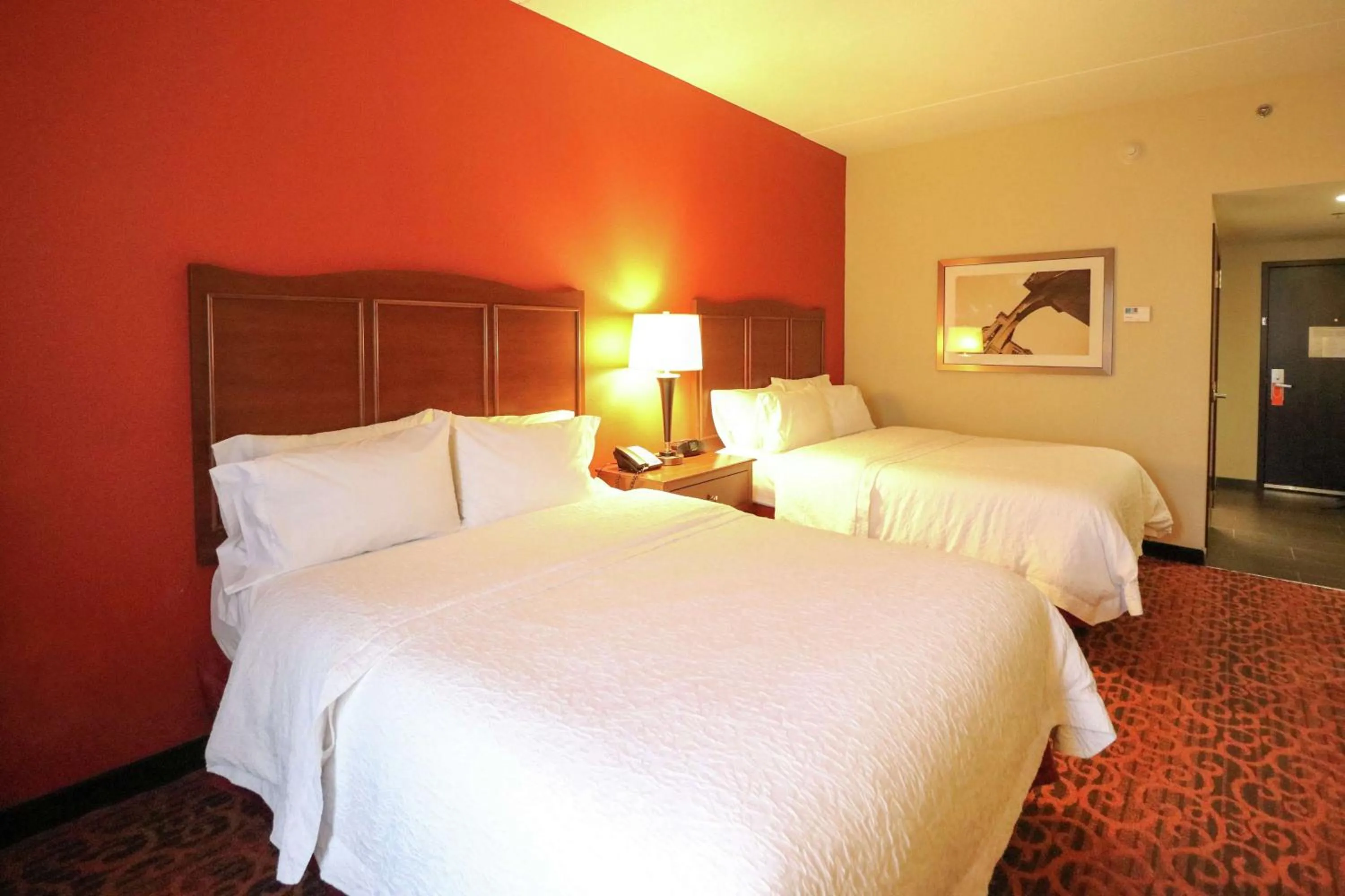 Bed in Hampton Inn Columbus-South