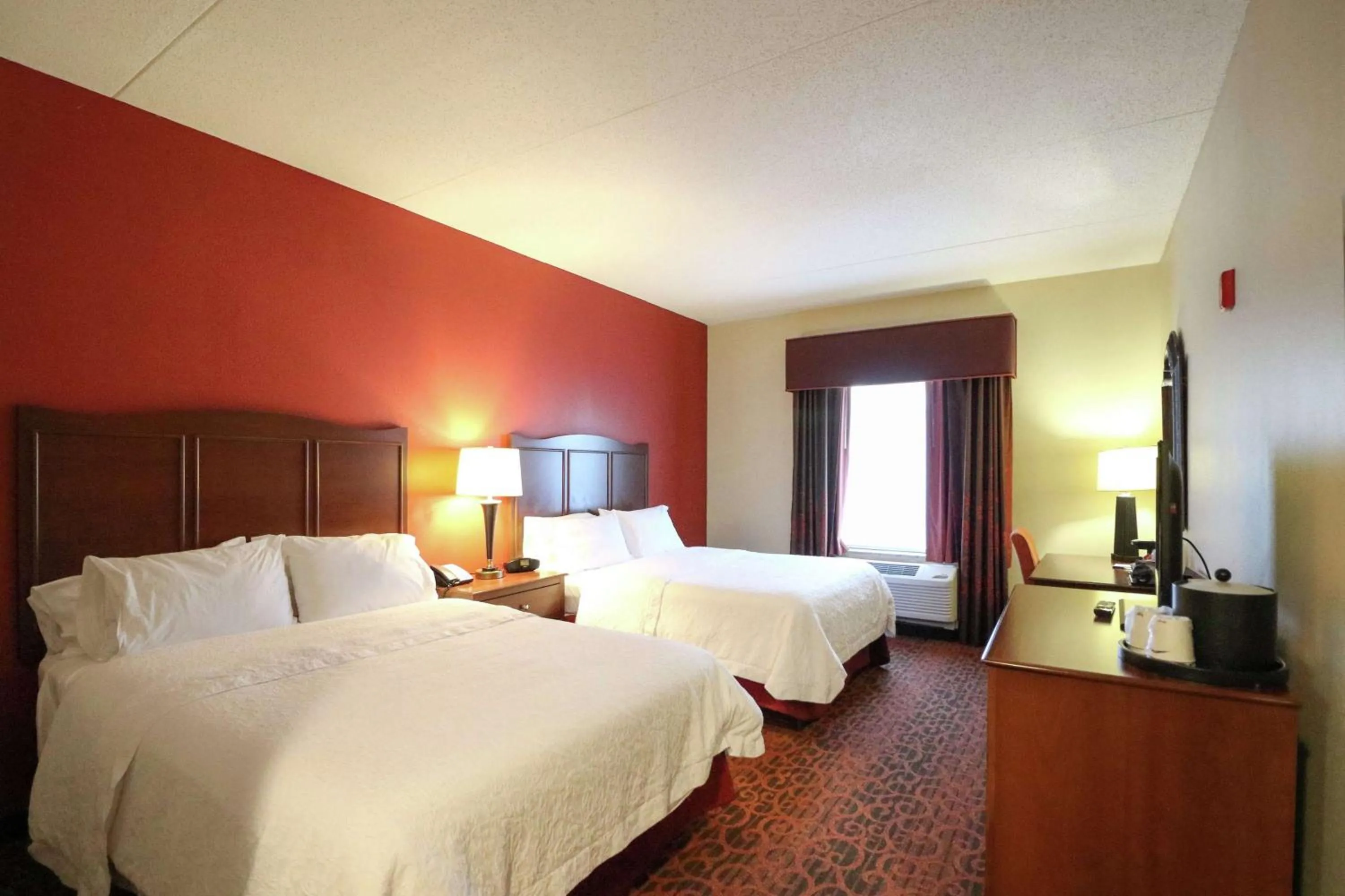 Bed in Hampton Inn Columbus-South