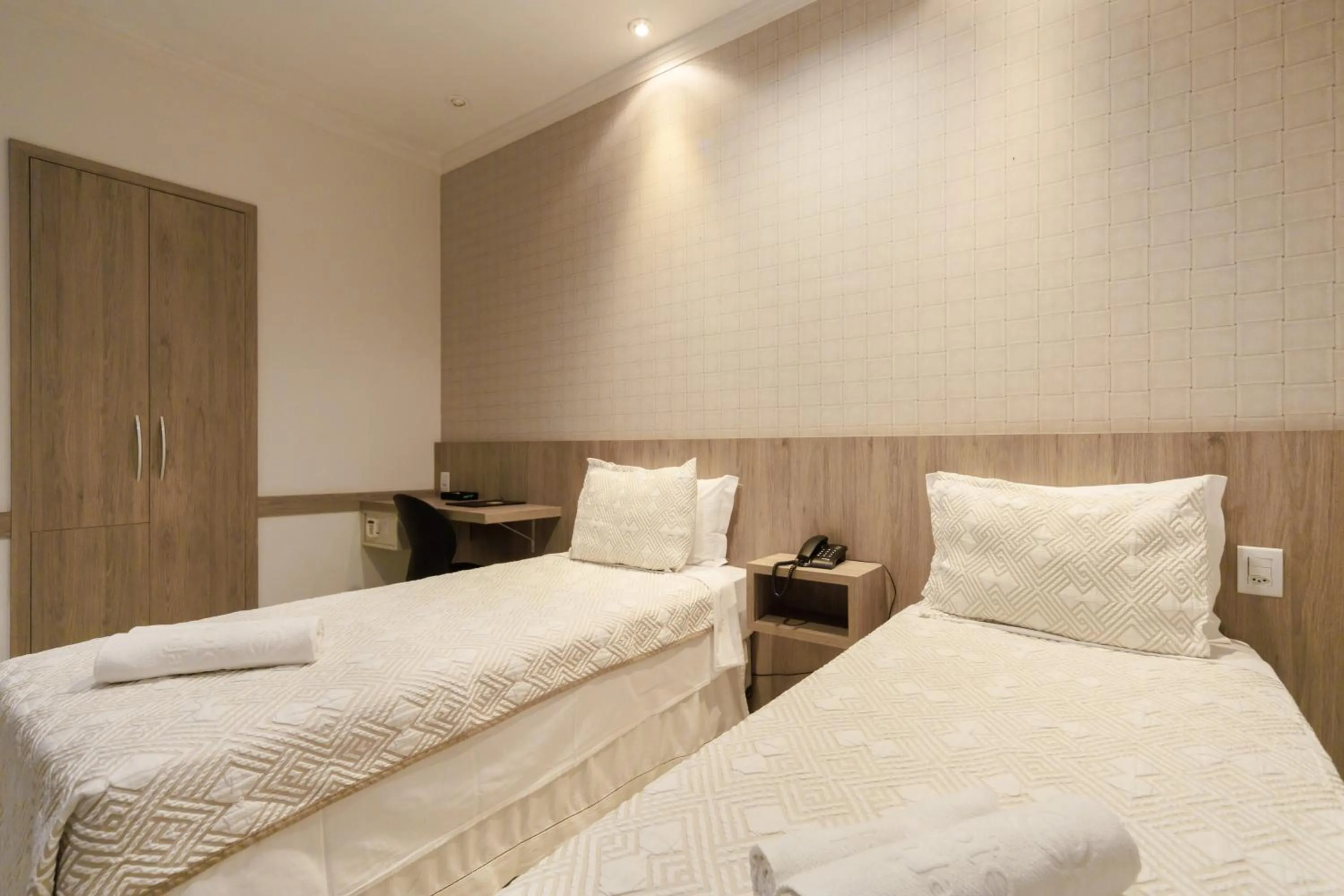 Bedroom, Bed in Realce Hotel