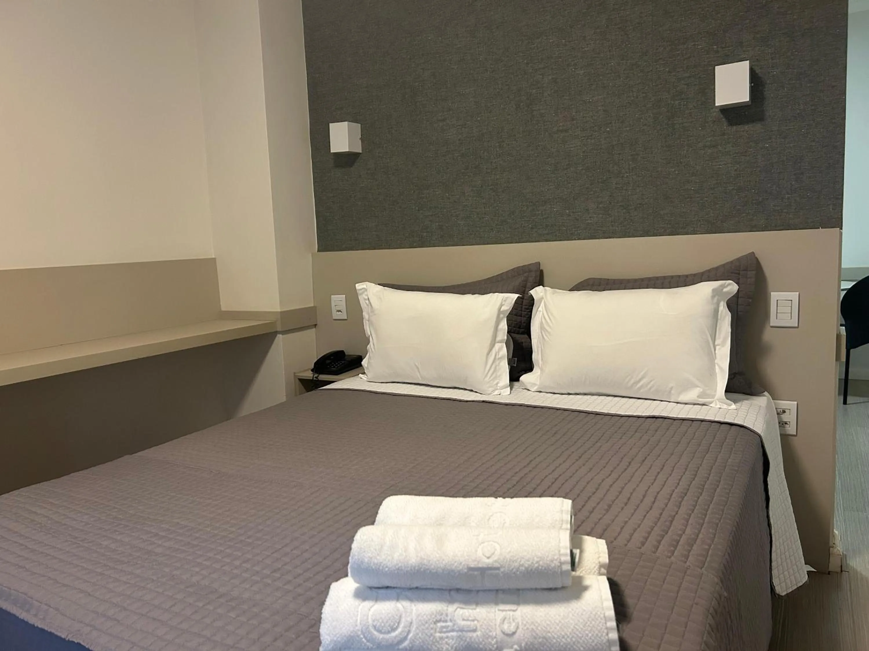 Bedroom, Bed in Realce Hotel