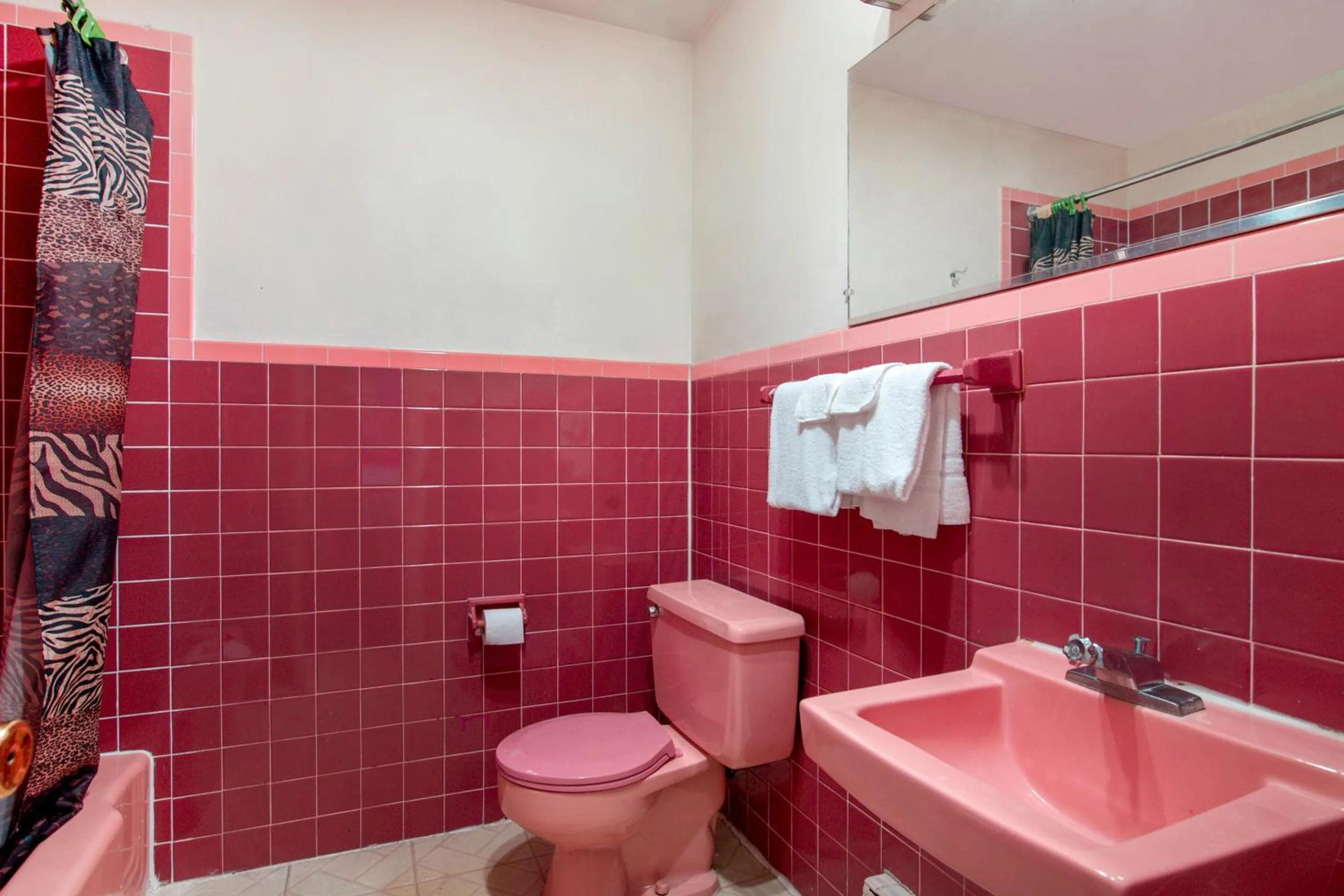 Bathroom in OYO Hotel Dalton PA I-81