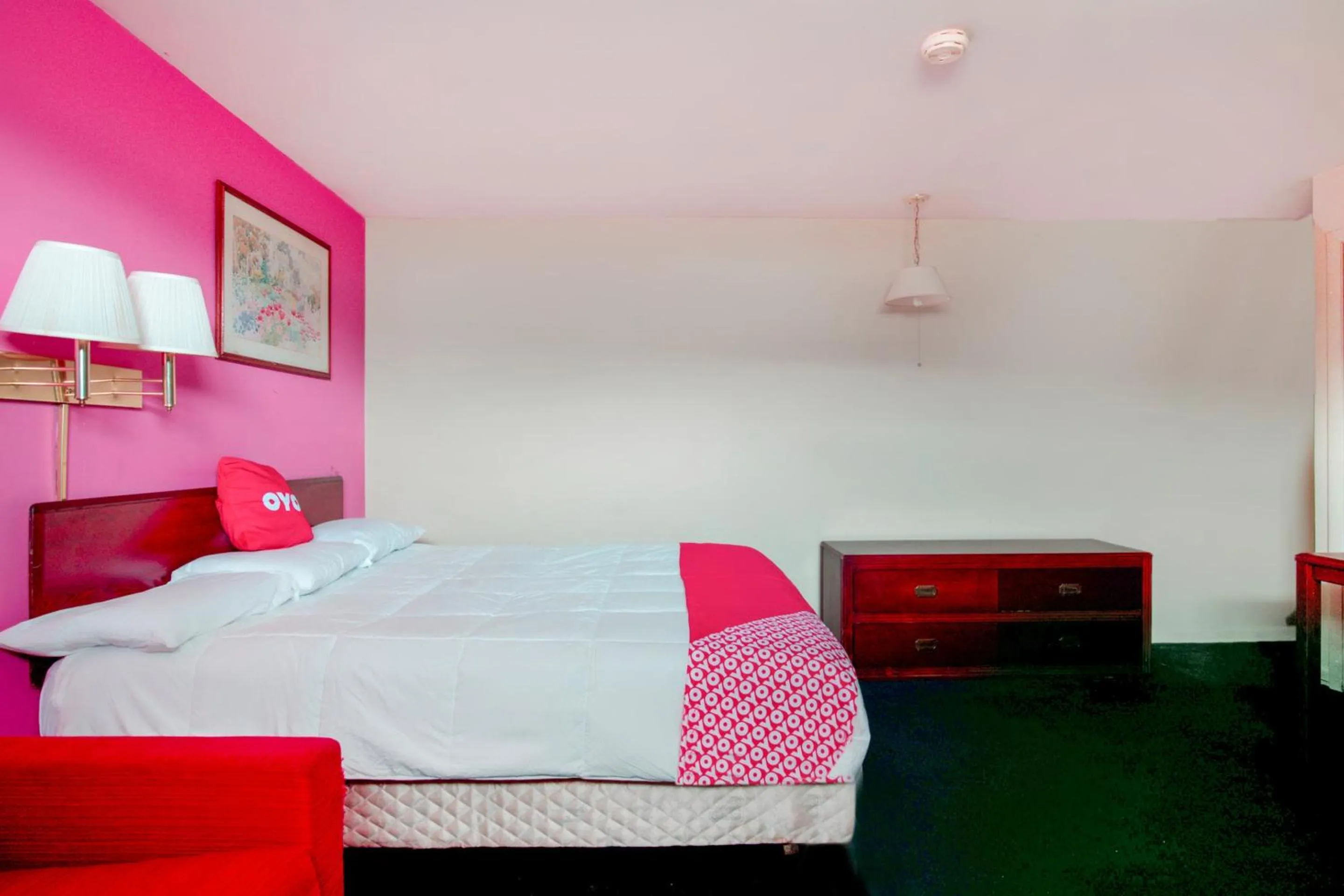 Bedroom in OYO Hotel Dalton PA I-81