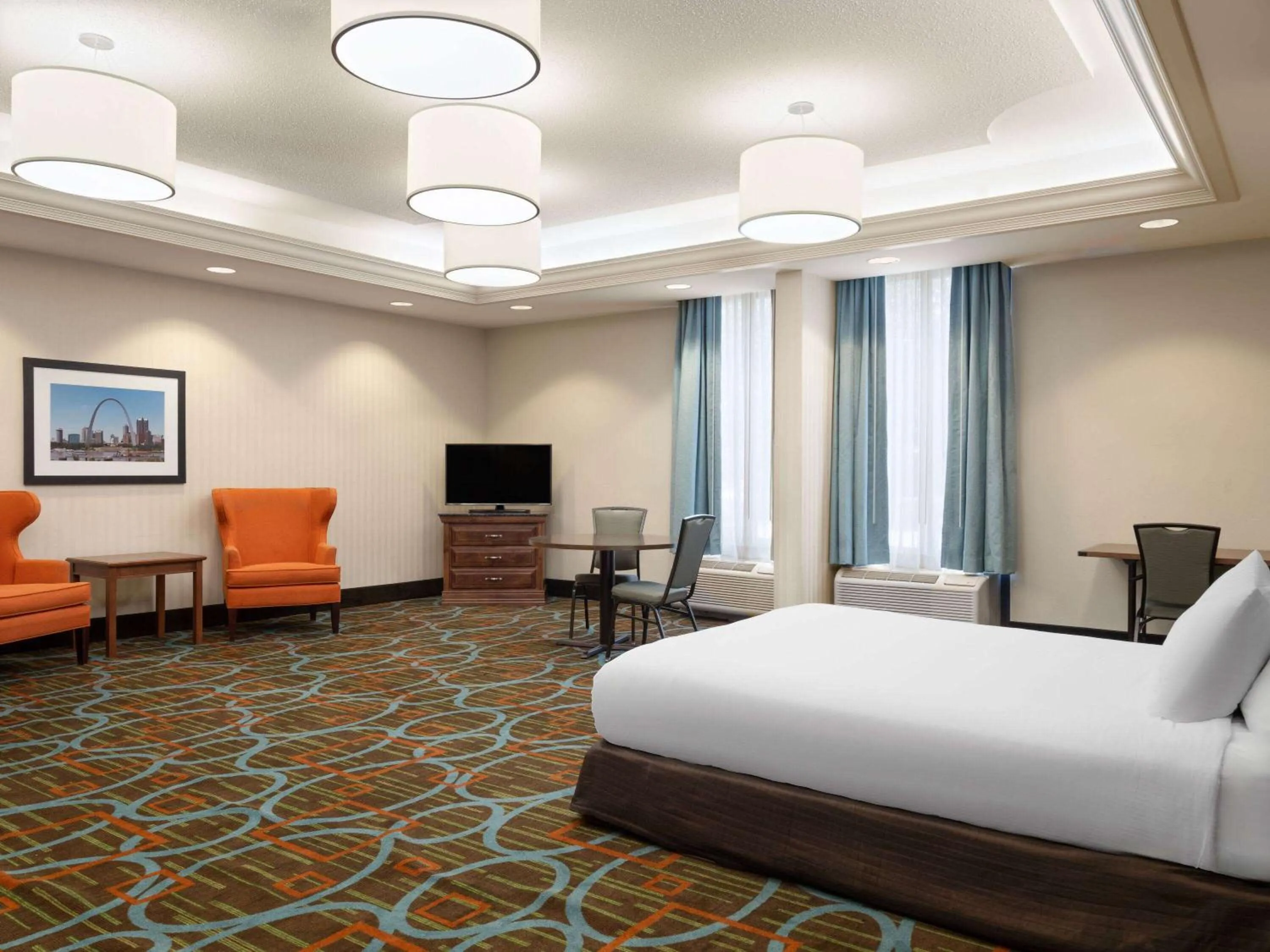 Photo of the whole room, Bed in Wingate by Wyndham St Louis Airport