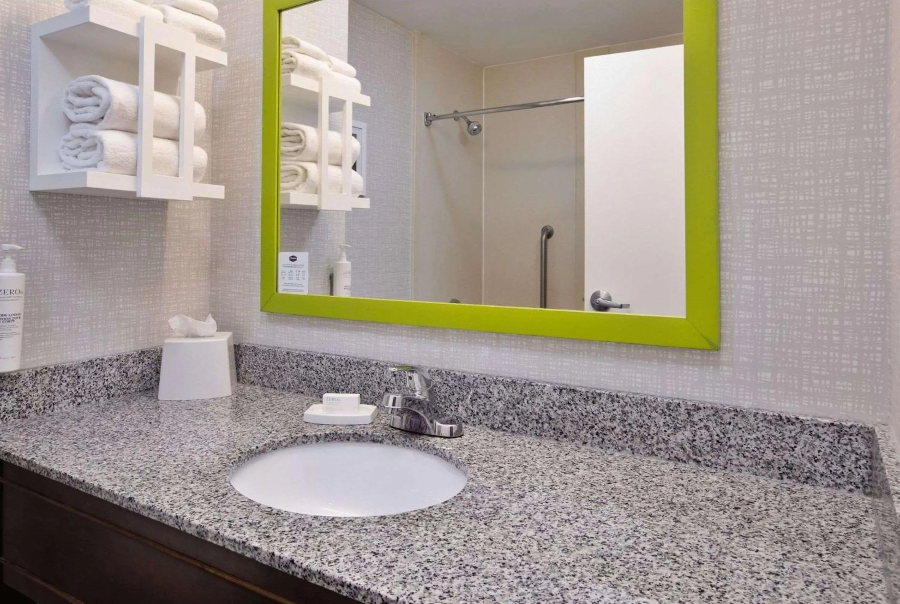 Bathroom in Hampton Inn Cincinnati Northwest Fairfield