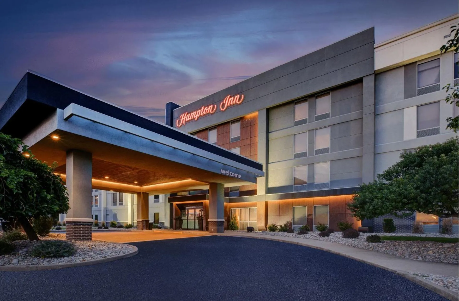 Property building in Hampton Inn Cincinnati Northwest Fairfield
