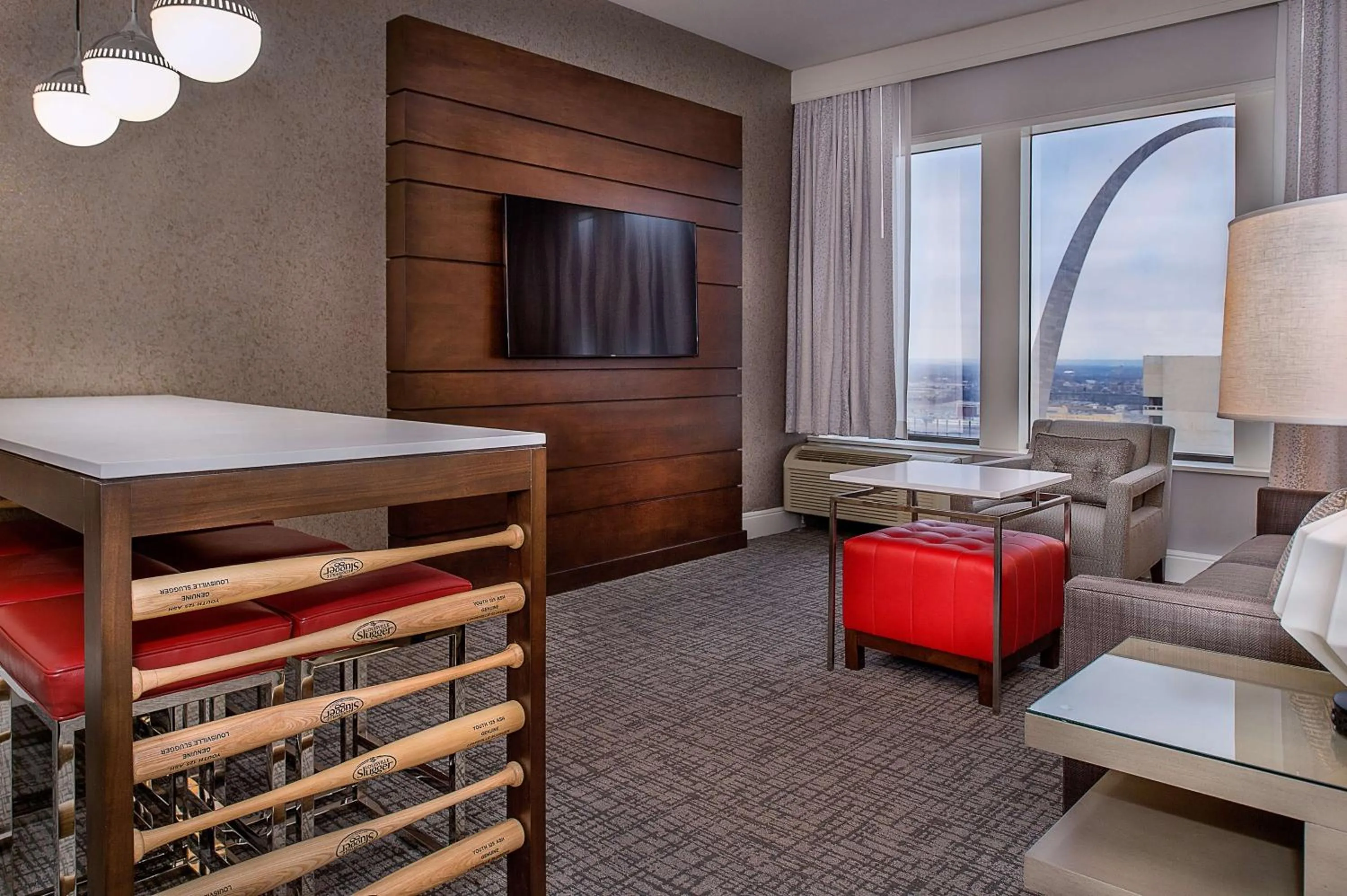 Living room, Bed in Hilton St. Louis at the Ballpark