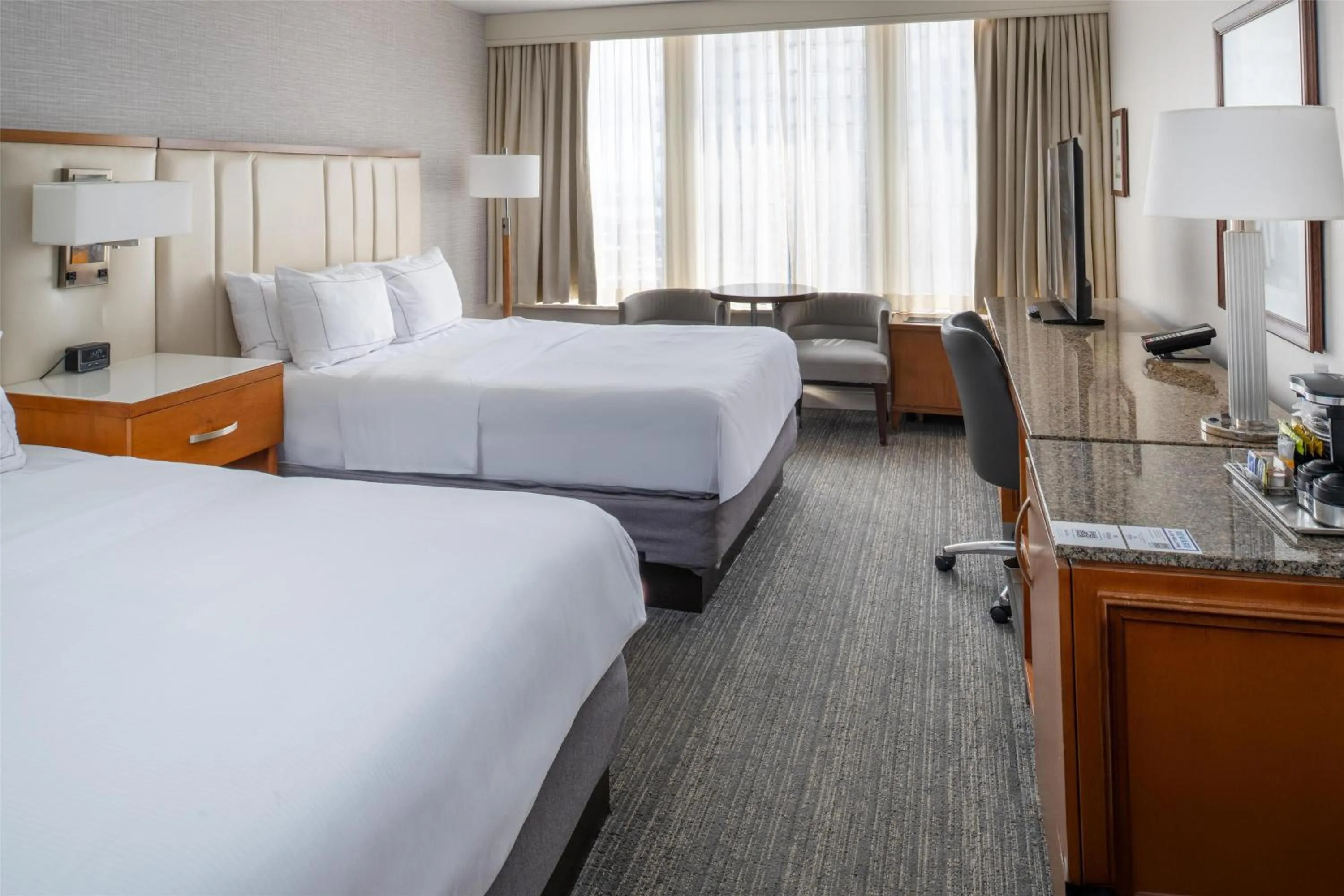 Bed in Hilton St. Louis at the Ballpark