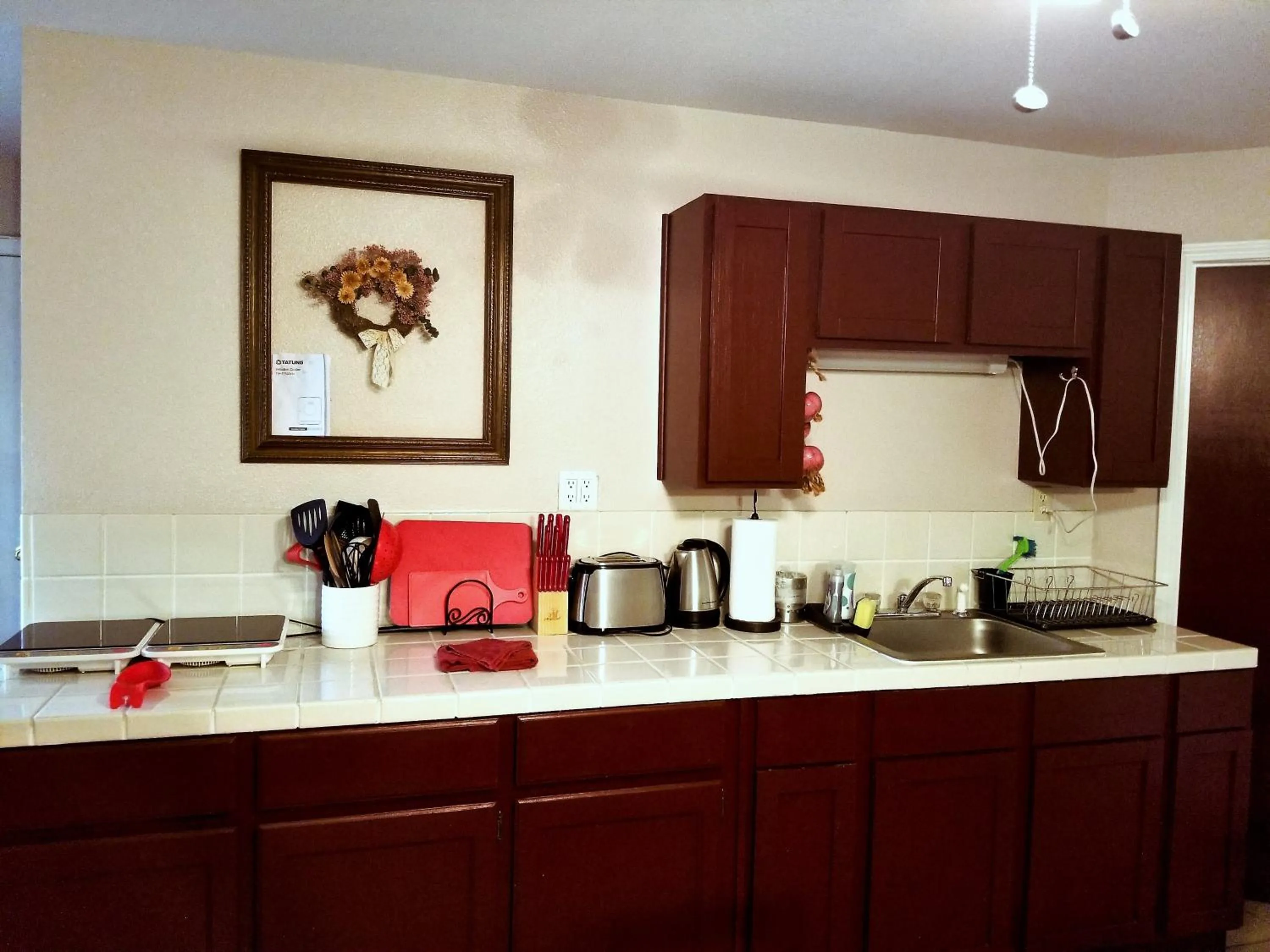 Kitchen or kitchenette in Charming Downstairs Unit