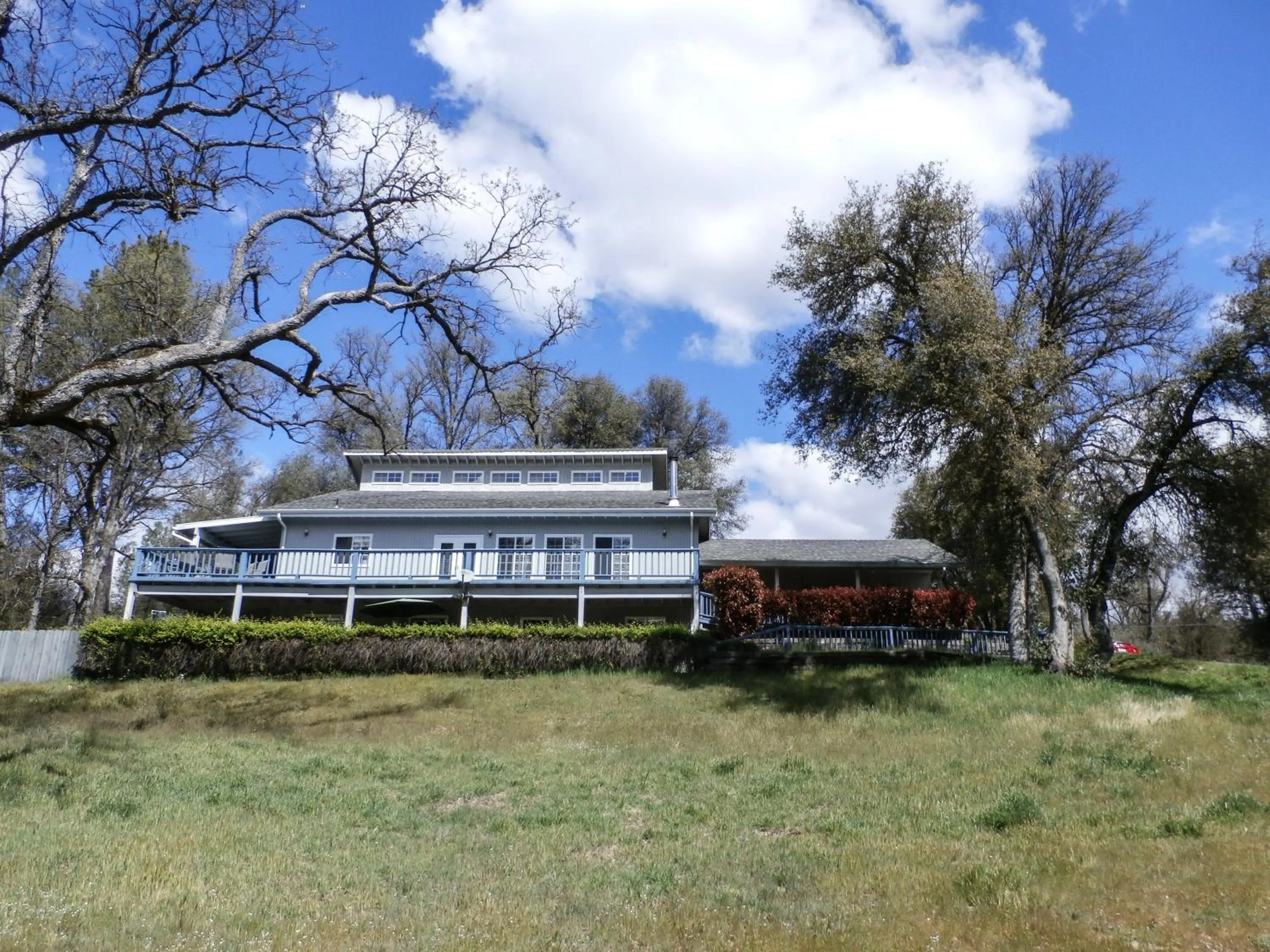 Facade/entrance in Charming Downstairs Unit