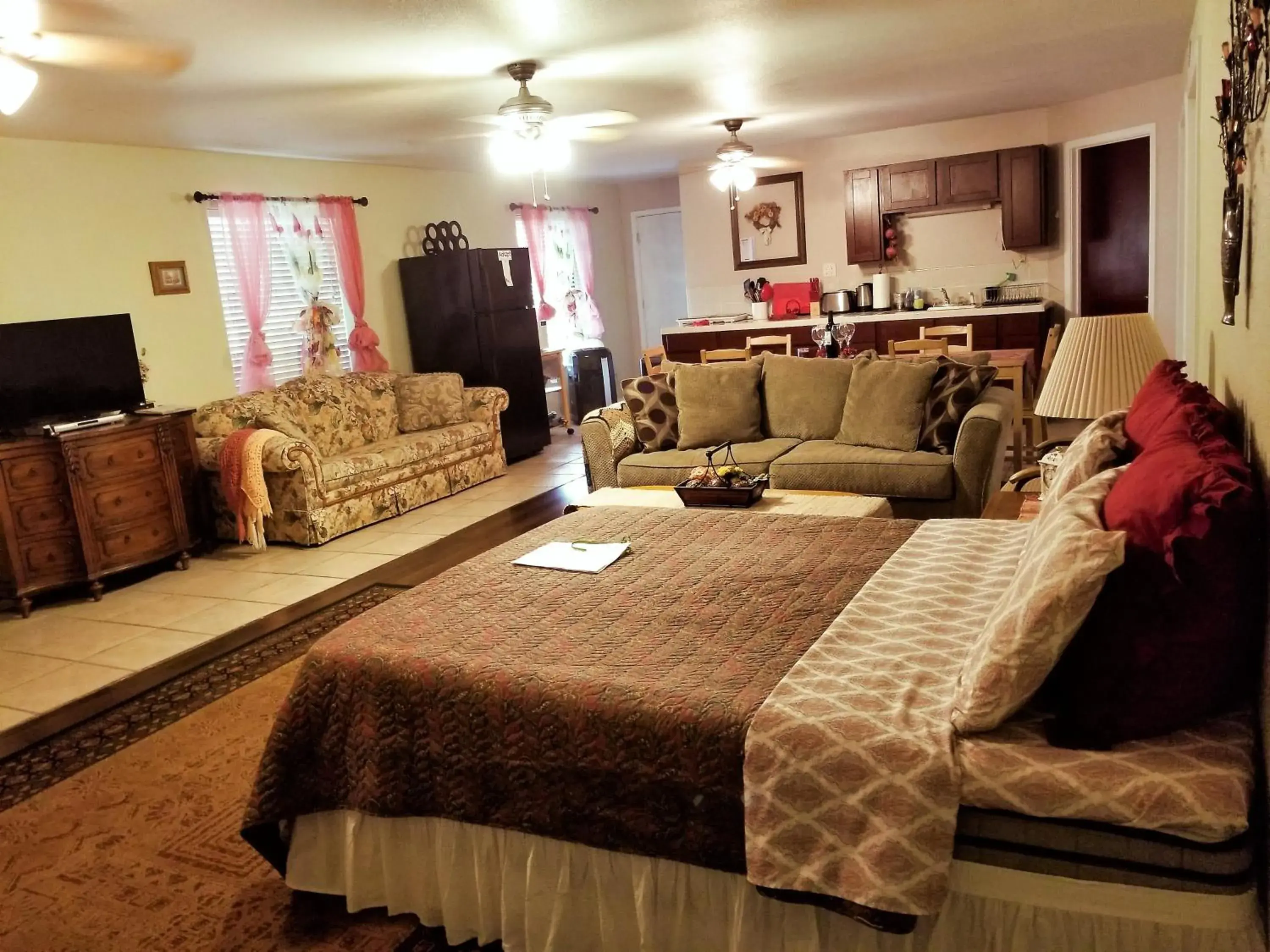 Charming Downstairs Unit Charming Downstairs Unit