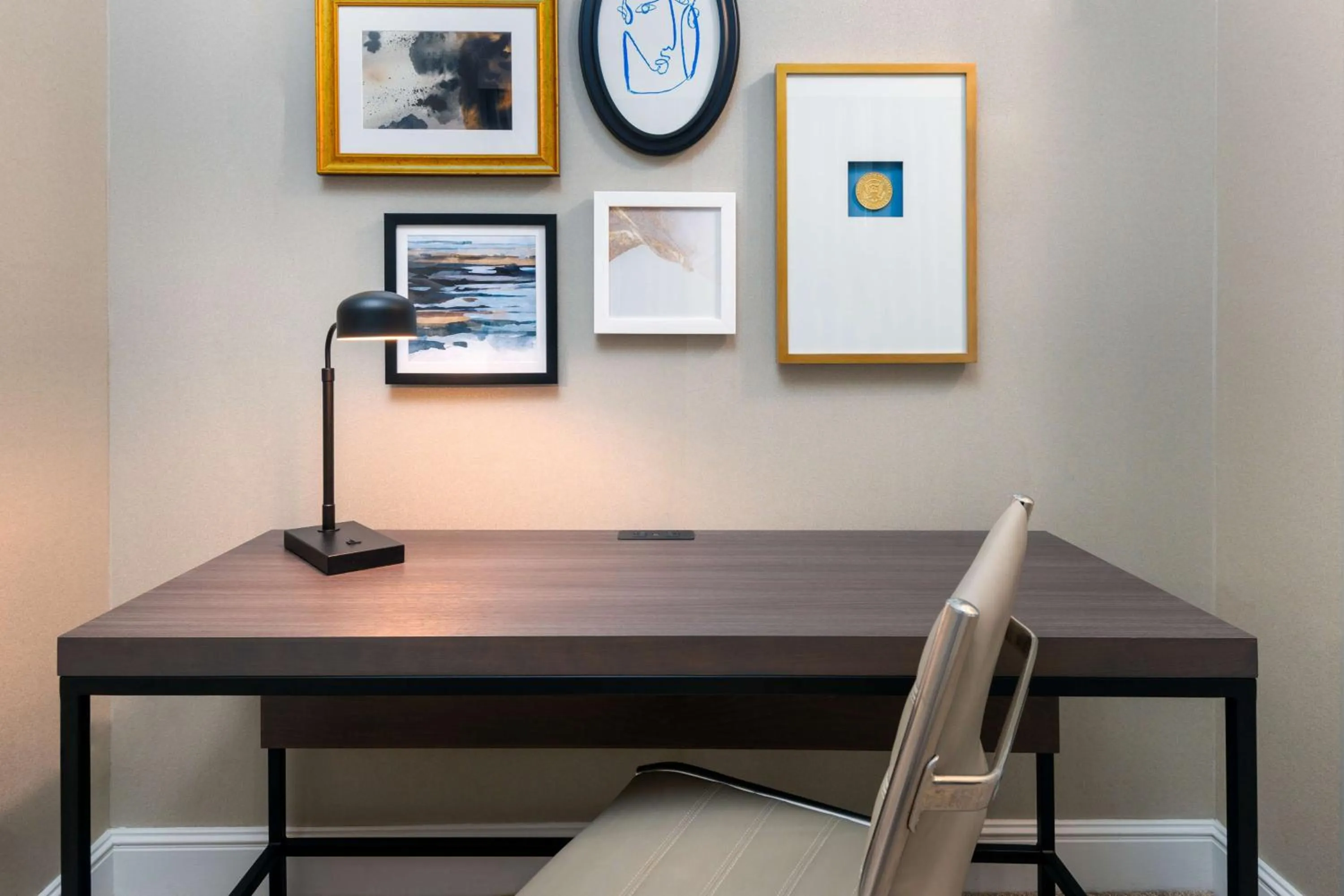 Bedroom in Hilton Pennywell St Louis at the Arch