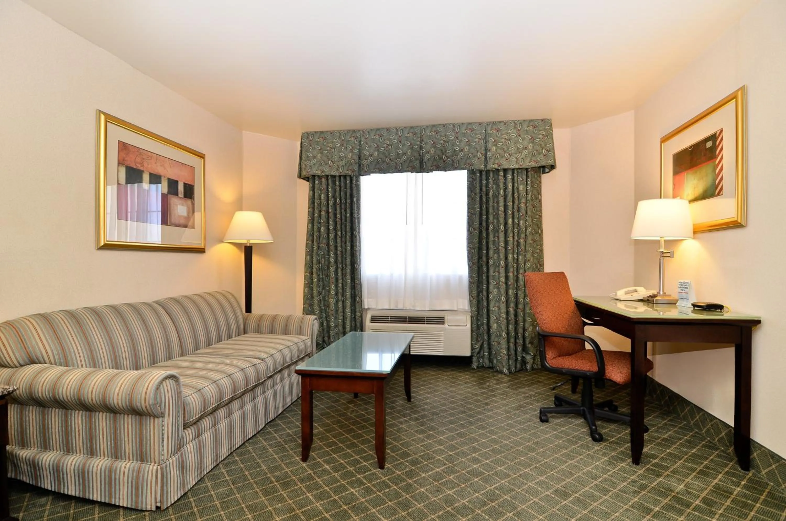 Photo of the whole room in Holiday Inn Express Mira Mesa San Diego by IHG