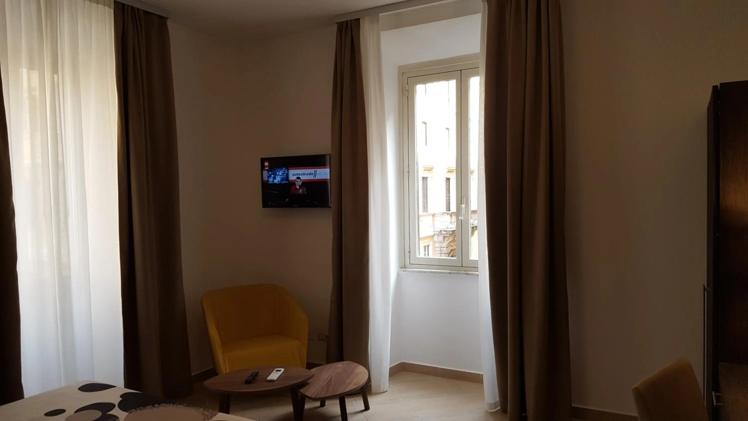 Photo of the whole room in Una Finestra su Monti