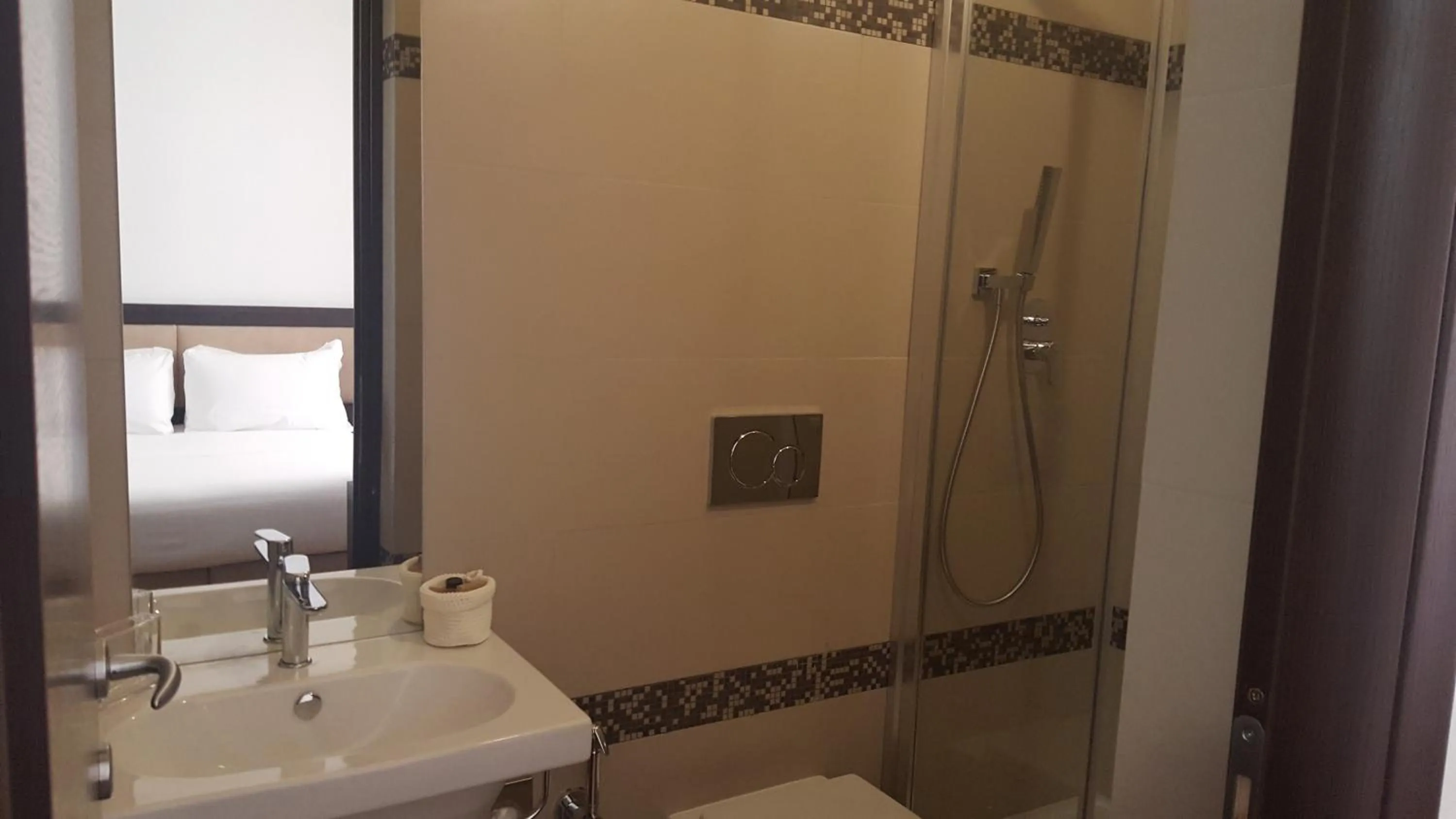 Shower in Una Finestra su Monti