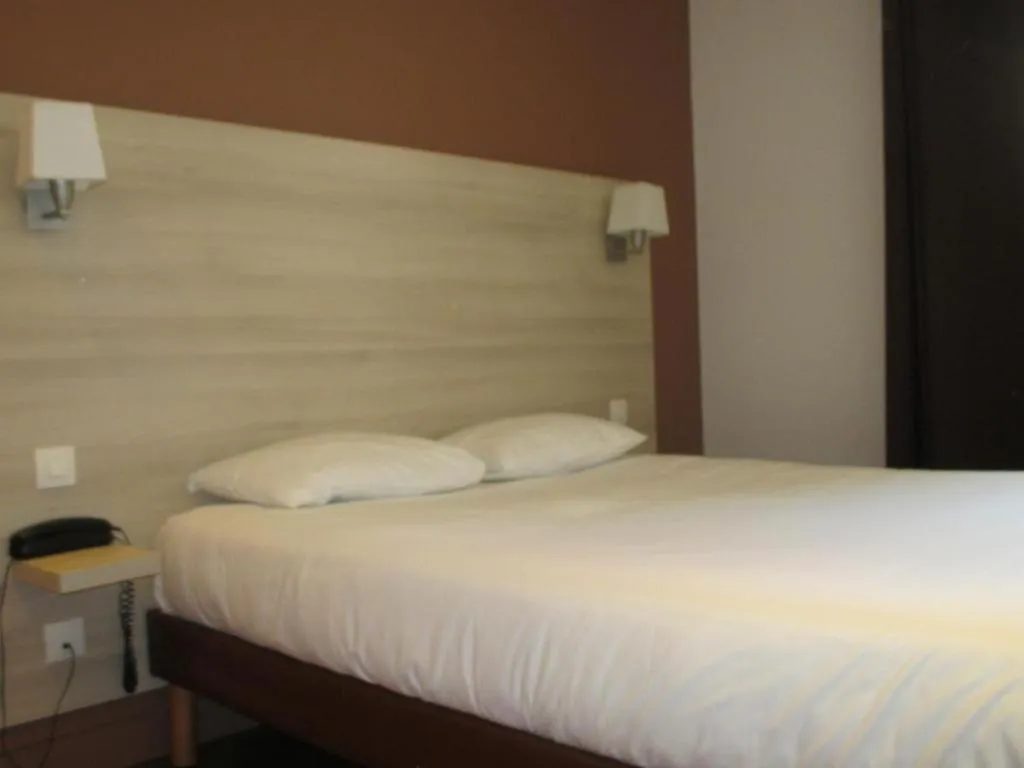 Bed in Hôtel Montchapet Dijon Centre