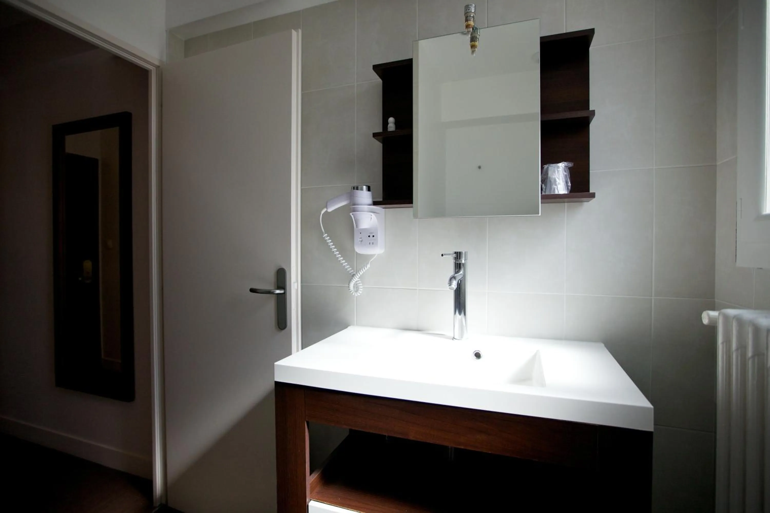 Bathroom in Hôtel Montchapet Dijon Centre