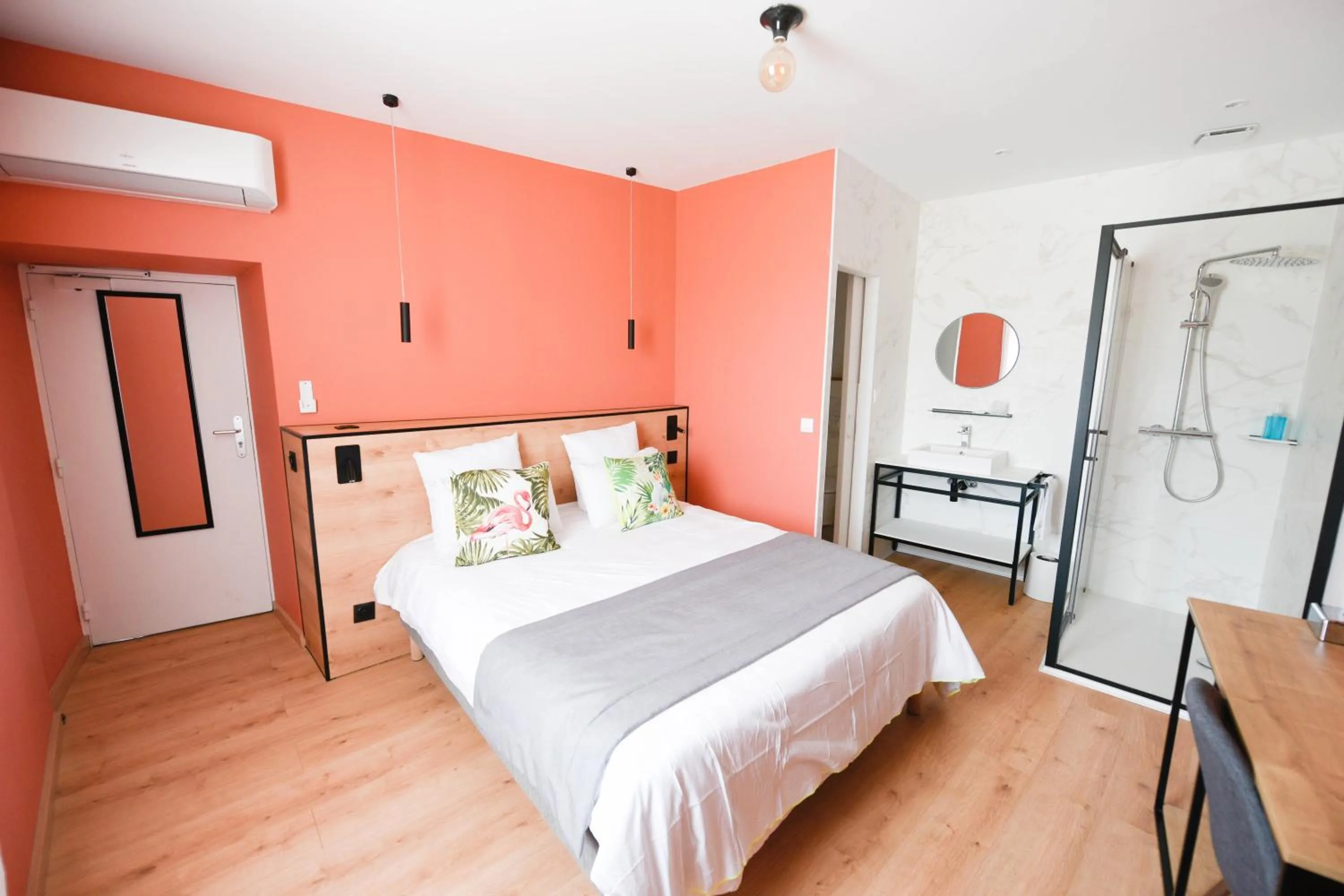 Photo of the whole room, Bed in Hotel Restaurant La Villa Arena