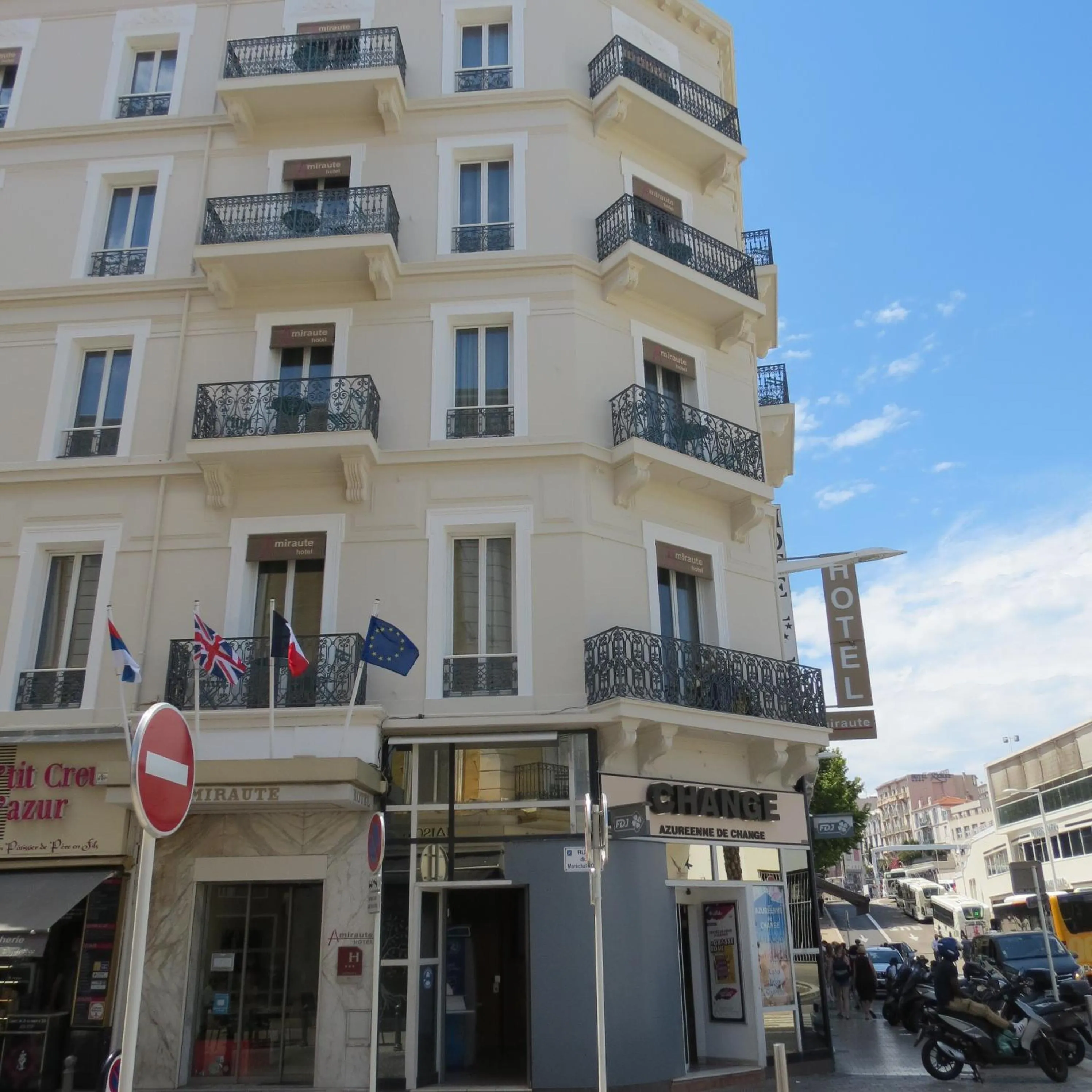 Property building in Hotel Amiraute