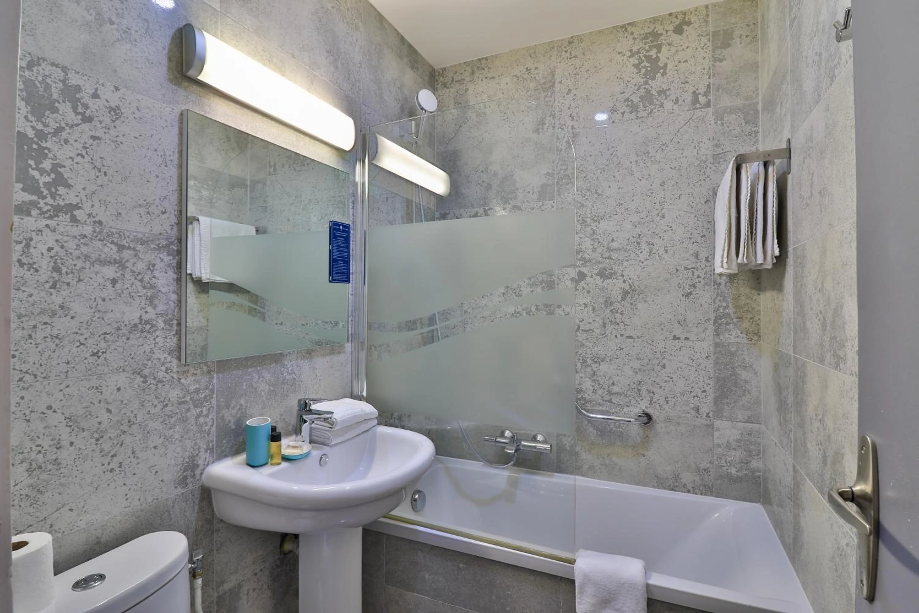 Bathroom in Hotel Amiraute