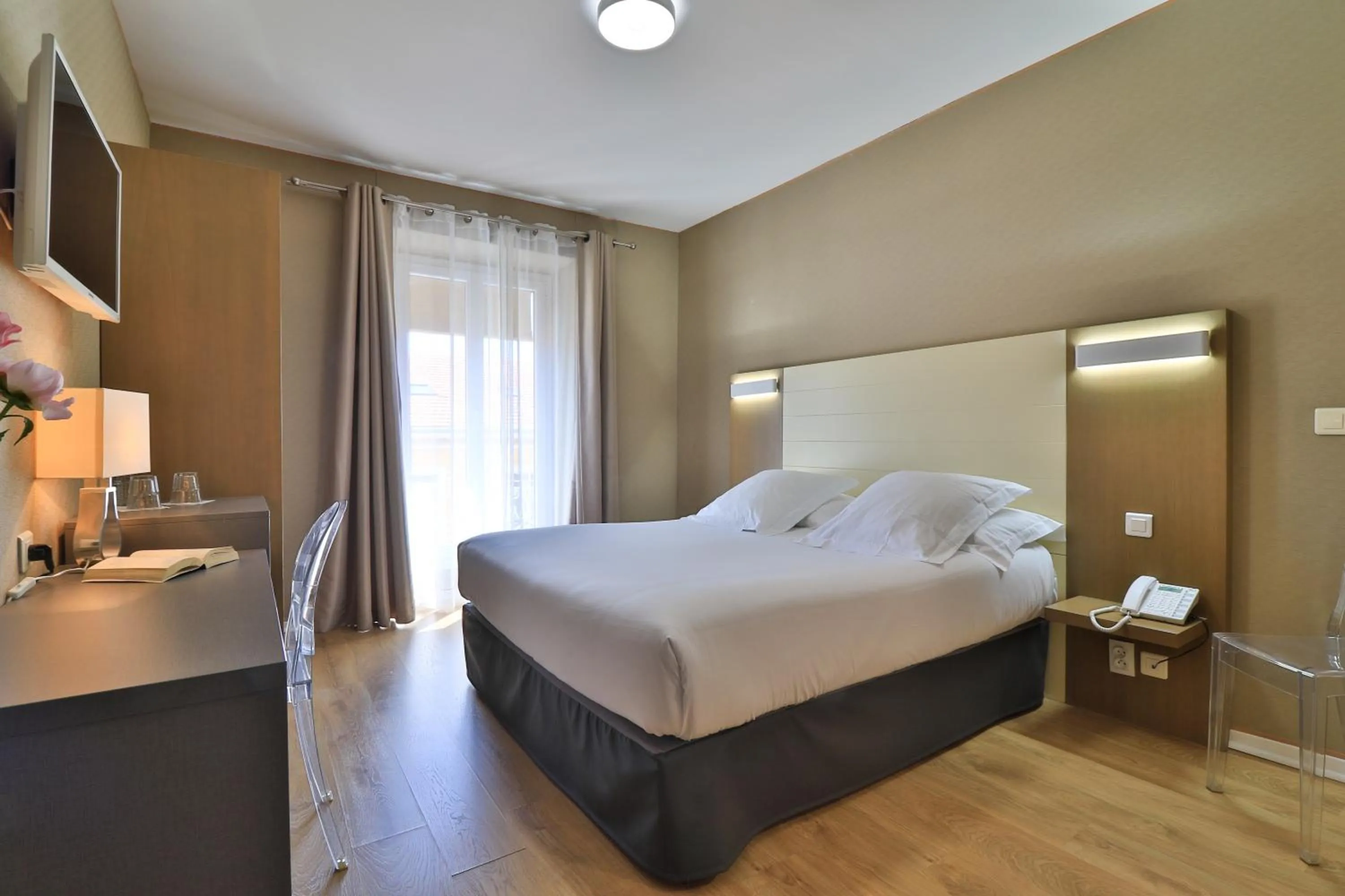 Photo of the whole room, Bed in Hotel Amiraute