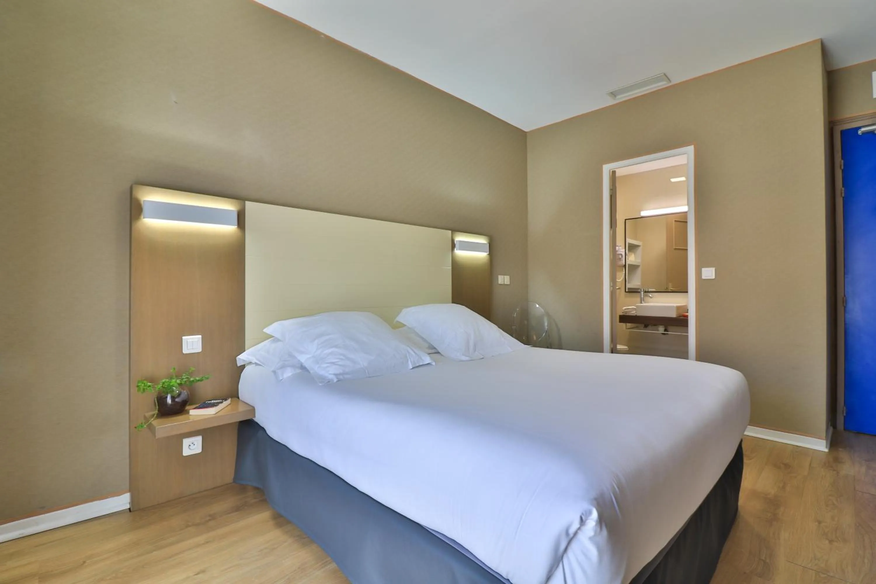 Photo of the whole room, Bed in Hotel Amiraute