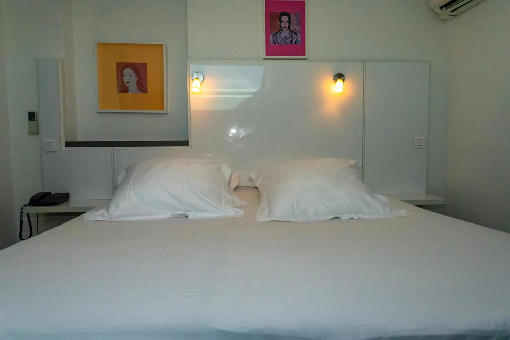 Decorative detail, Bed in Hotel Amiraute