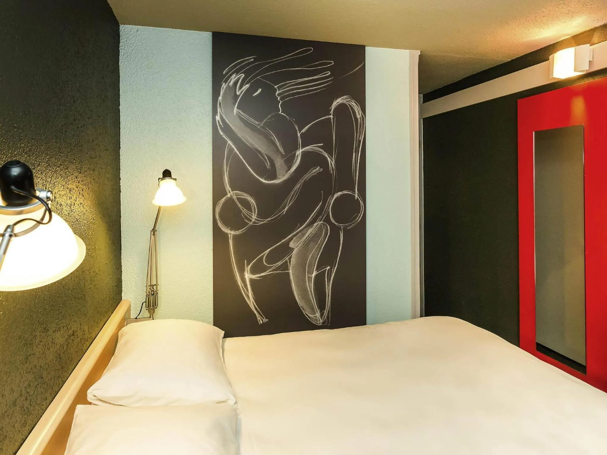 Bedroom, Bed in ibis Lorient Centre Gare