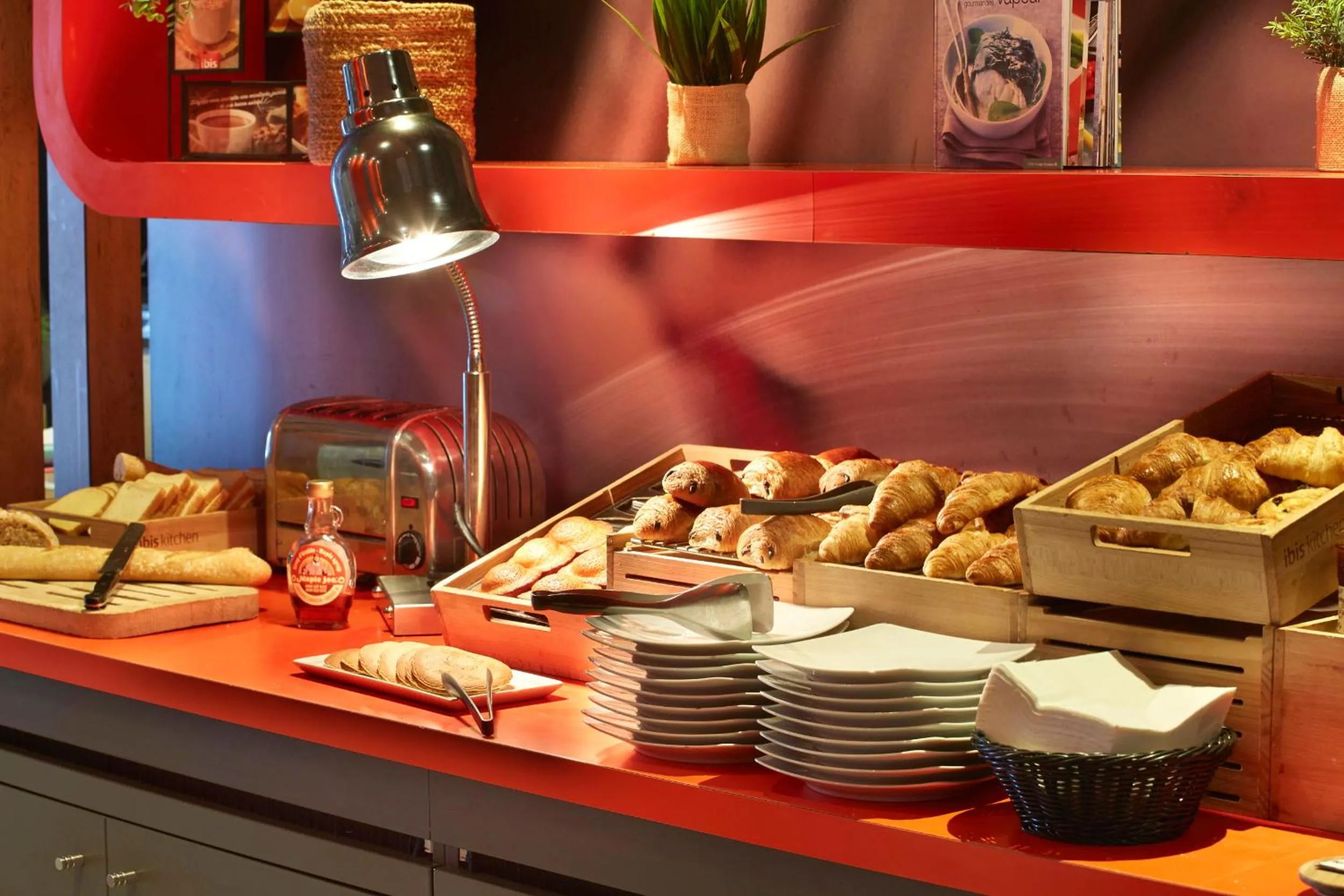 Food and drinks in ibis Lorient Centre Gare