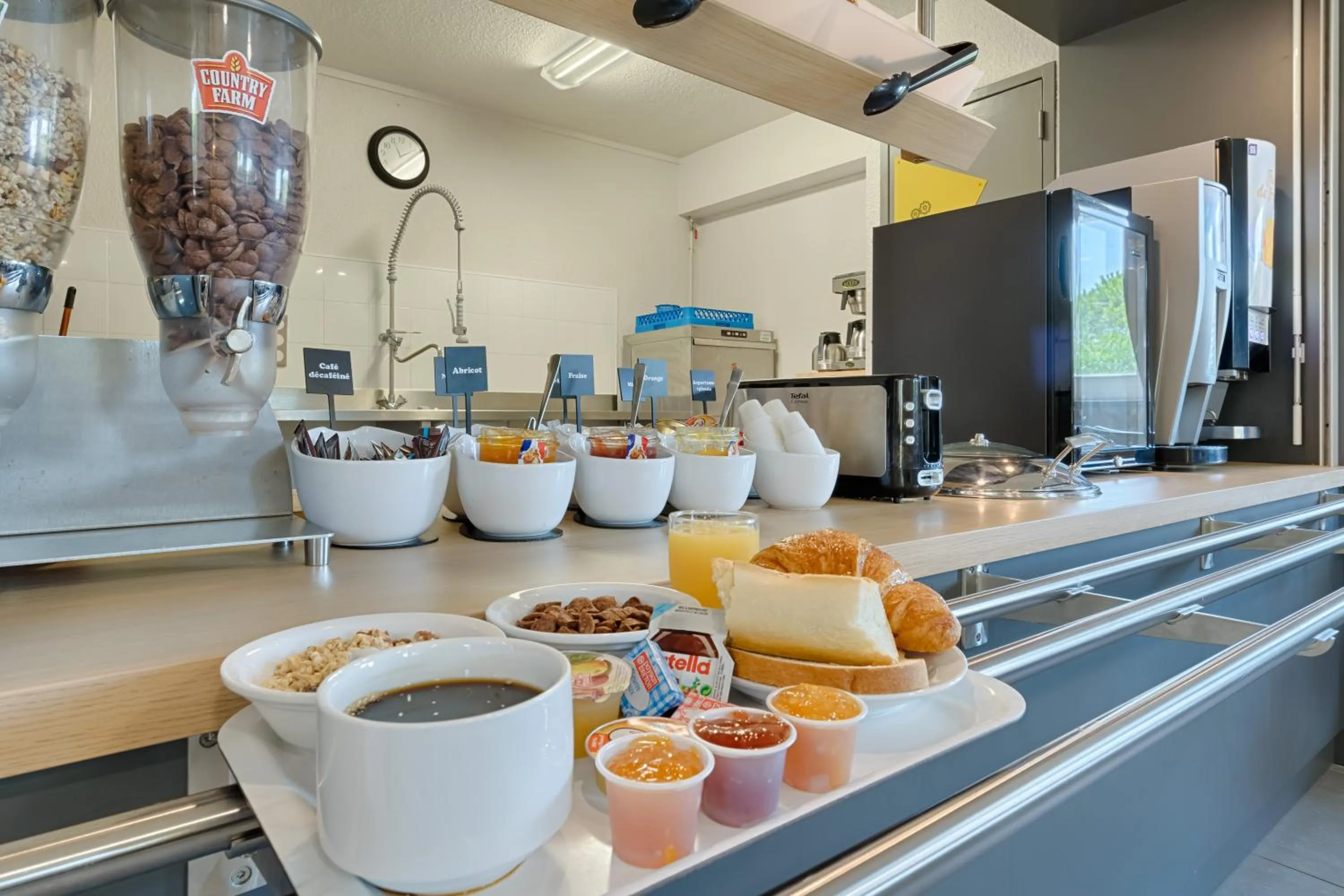 Buffet breakfast in B&B HOTEL Marseille Estaque