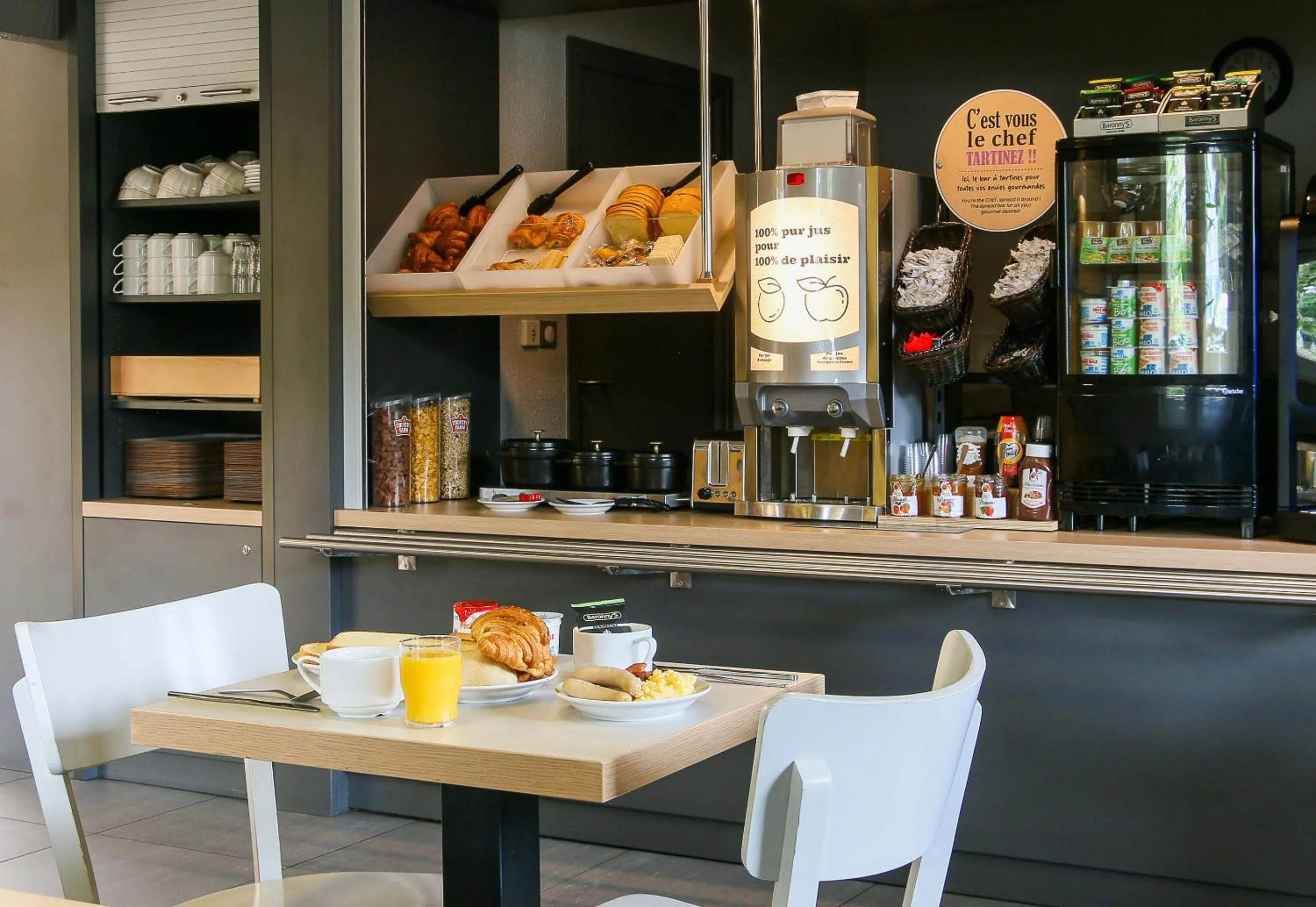 Buffet breakfast in B&B HOTEL Marseille Estaque