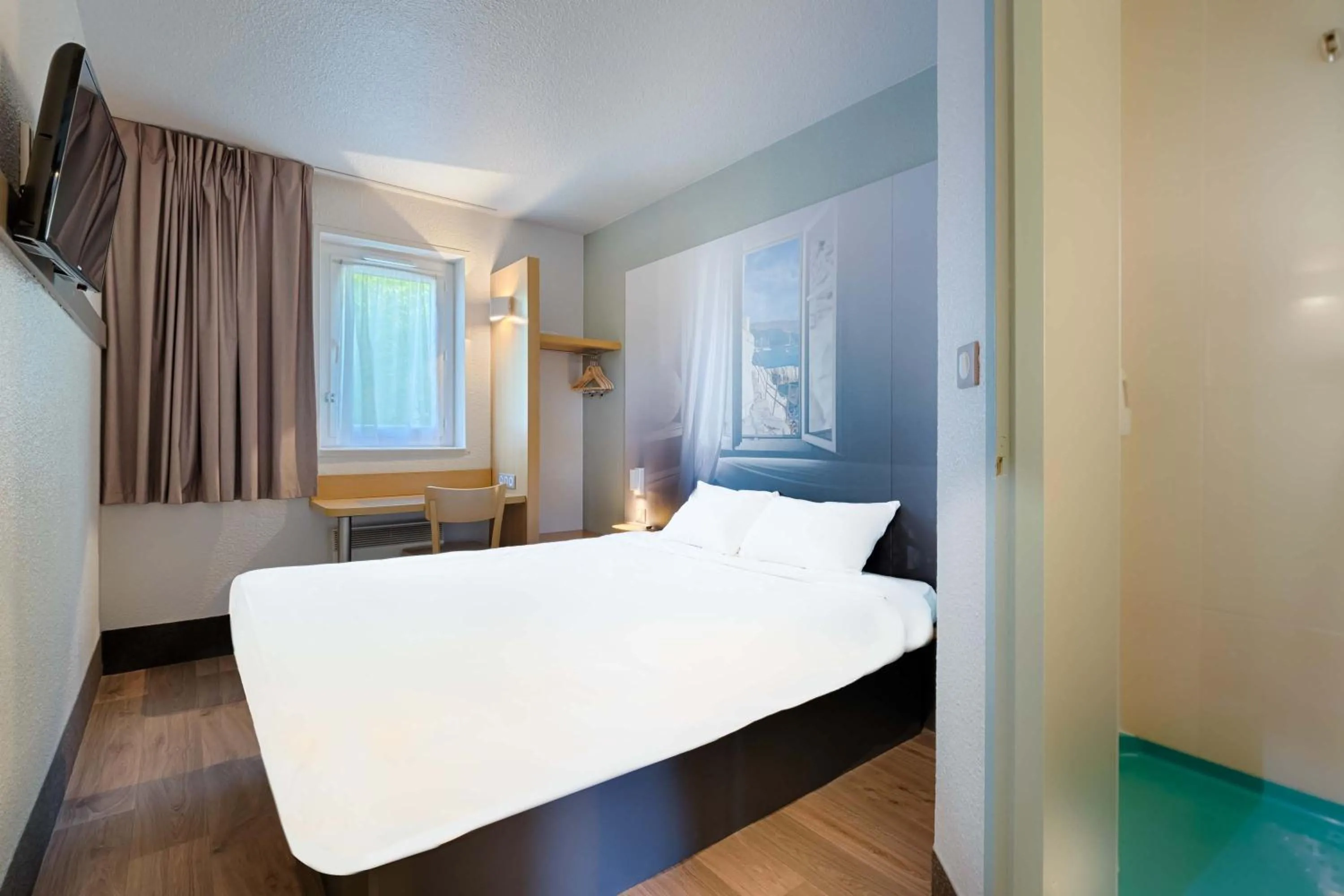 Bedroom, Bed in B&B HOTEL Marseille Estaque