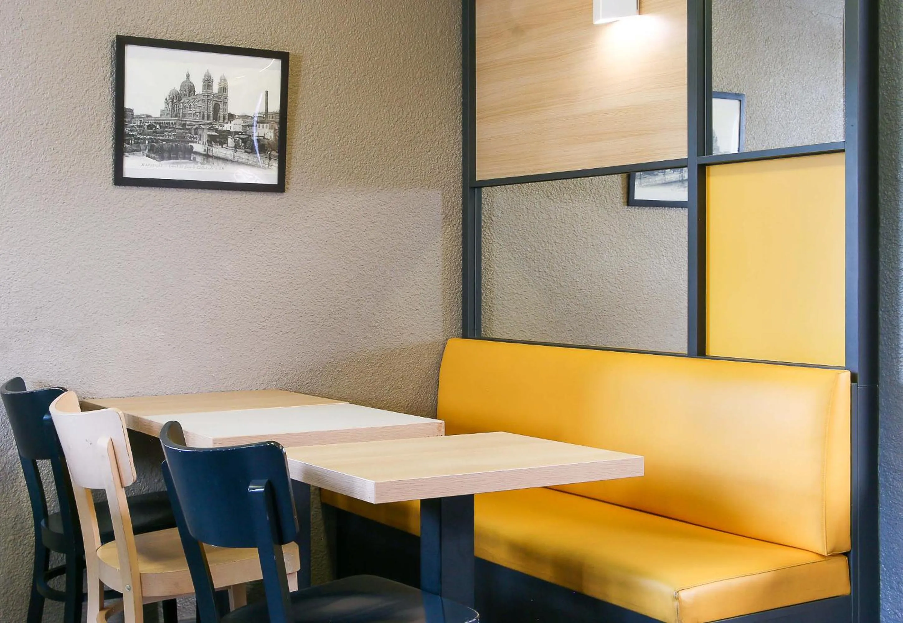 Restaurant/places to eat in B&B HOTEL Marseille Estaque