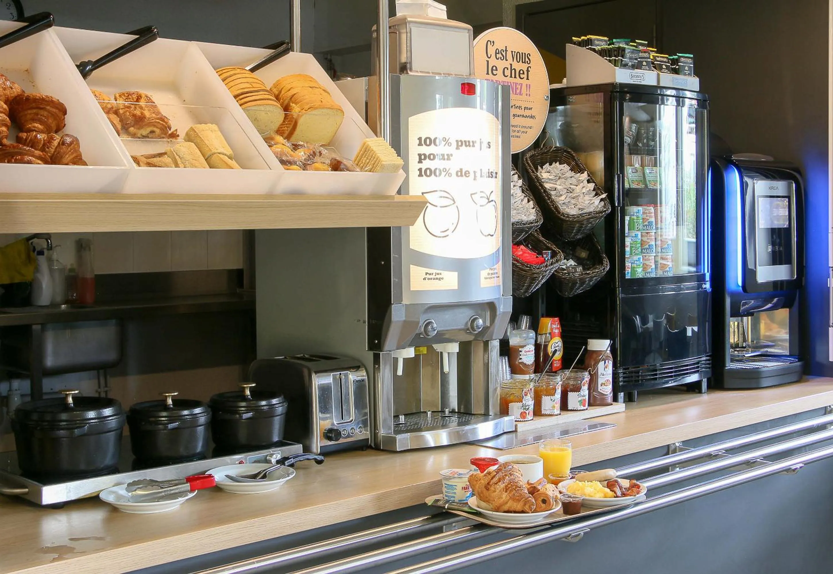 Buffet breakfast in B&B HOTEL Marseille Estaque