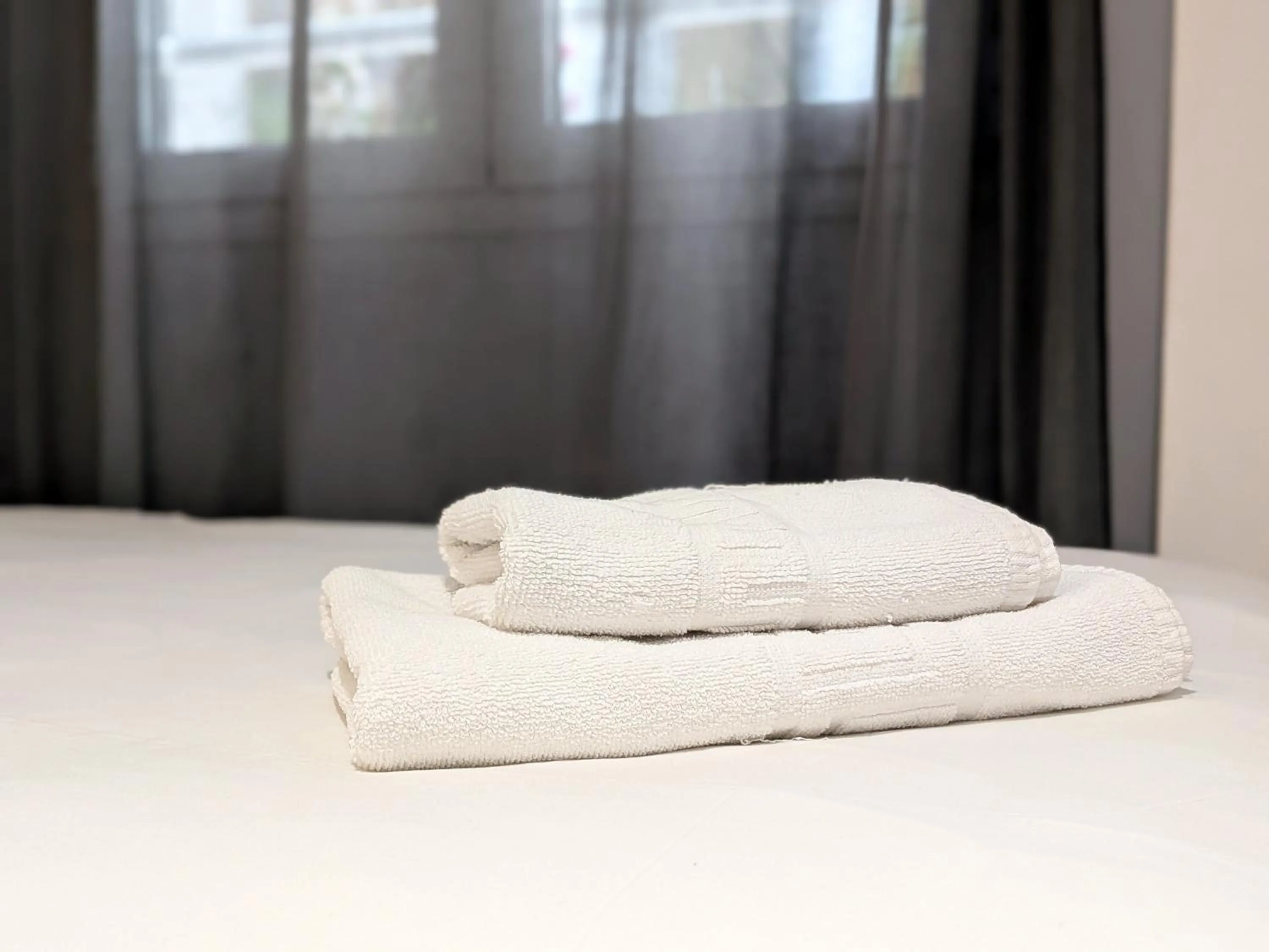 Bedroom, Bed in Flats Friends Soho Suites