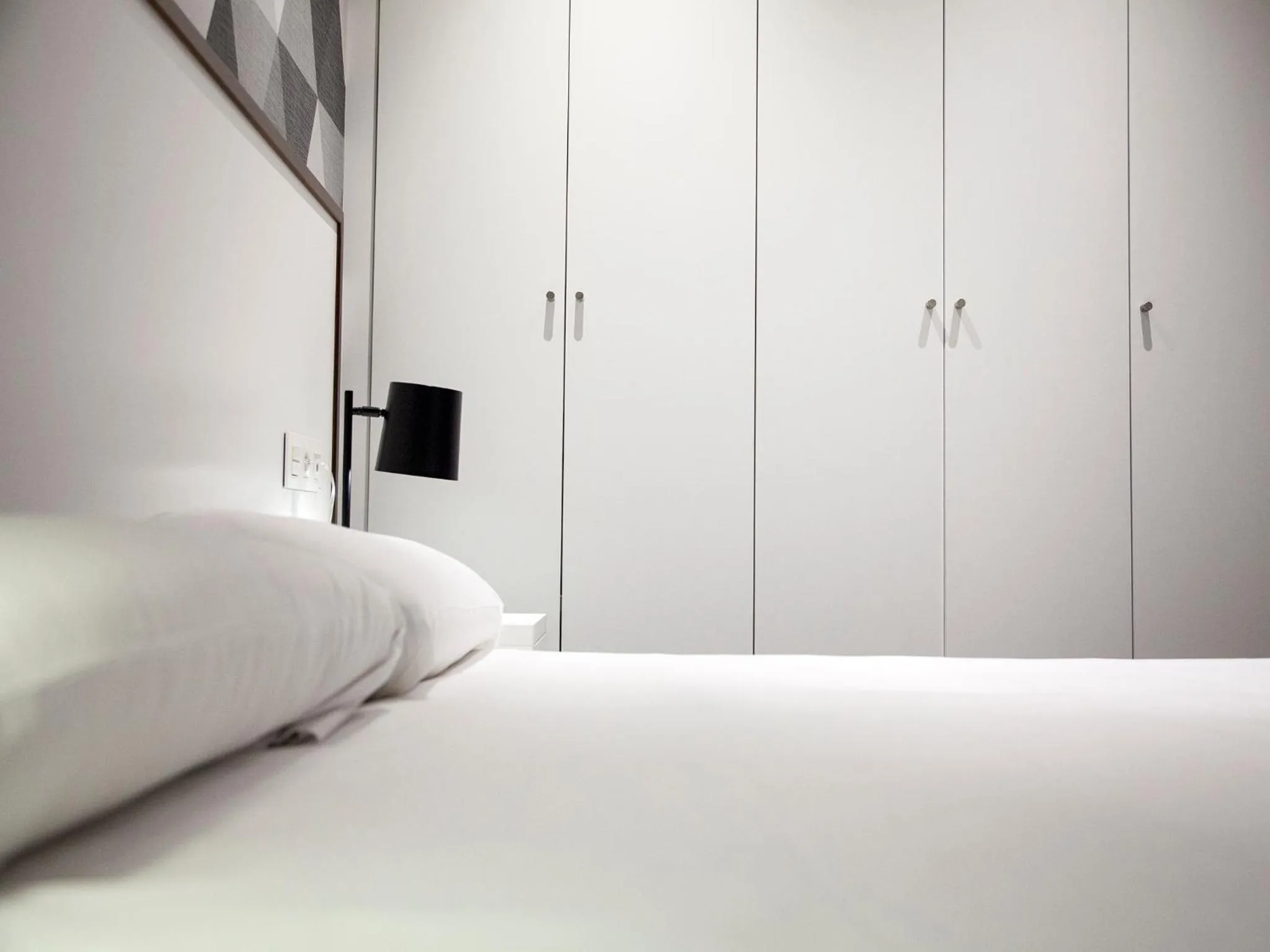 Bedroom, Bed in Flats Friends Soho Suites