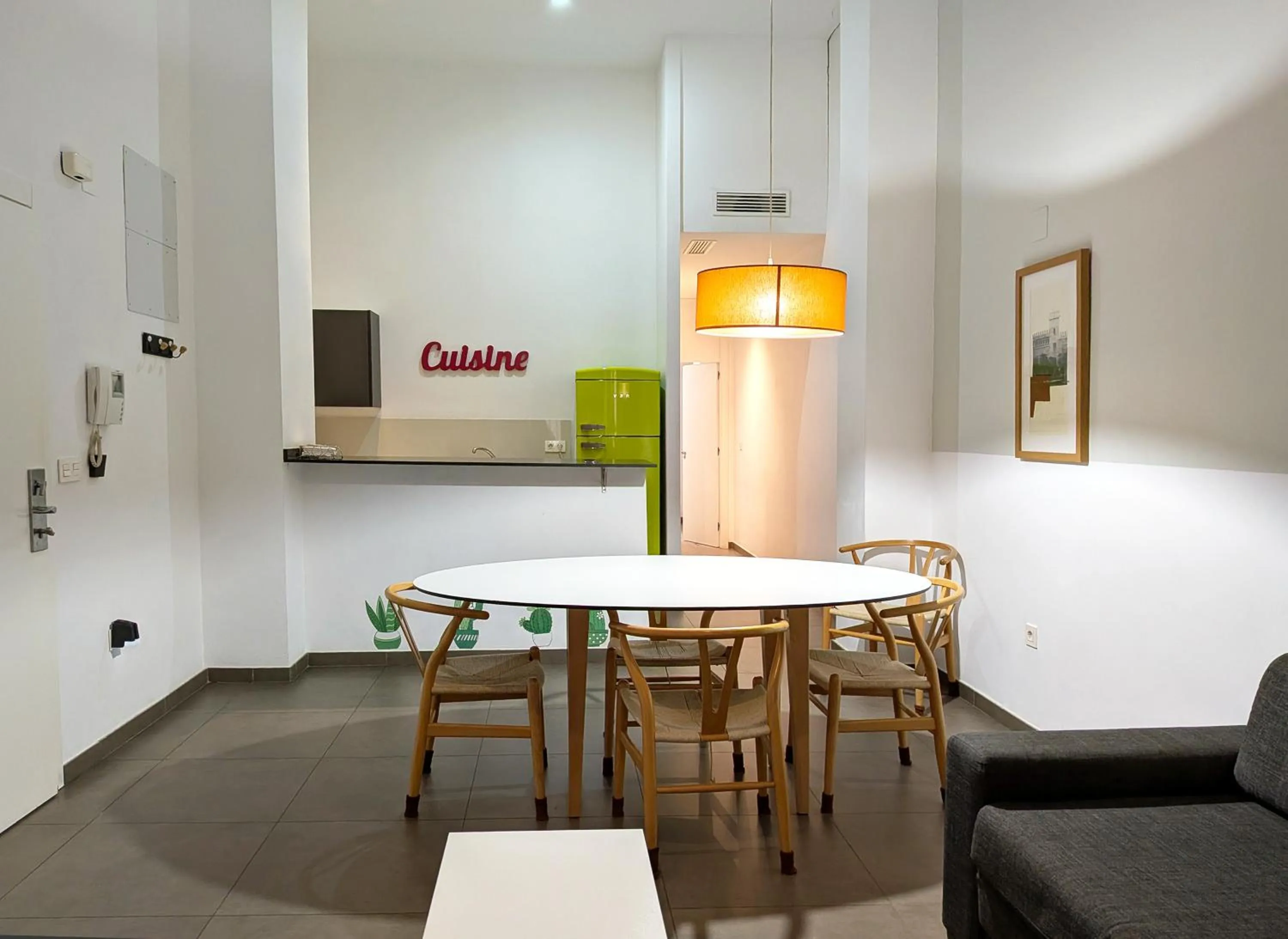 Dining area in Flats Friends Soho Suites