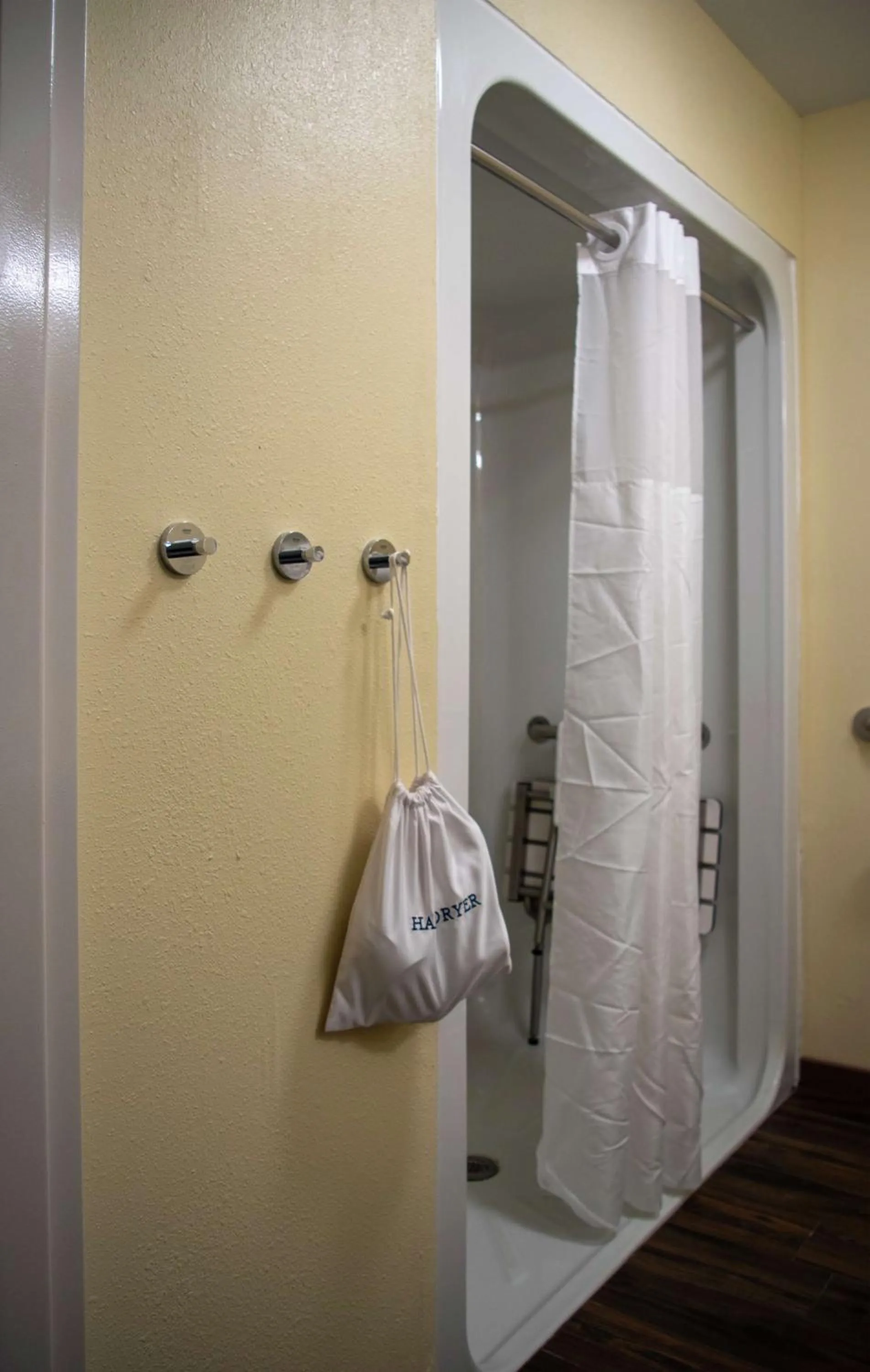 Bathroom in Hampton Inn St. Louis-Chesterfield