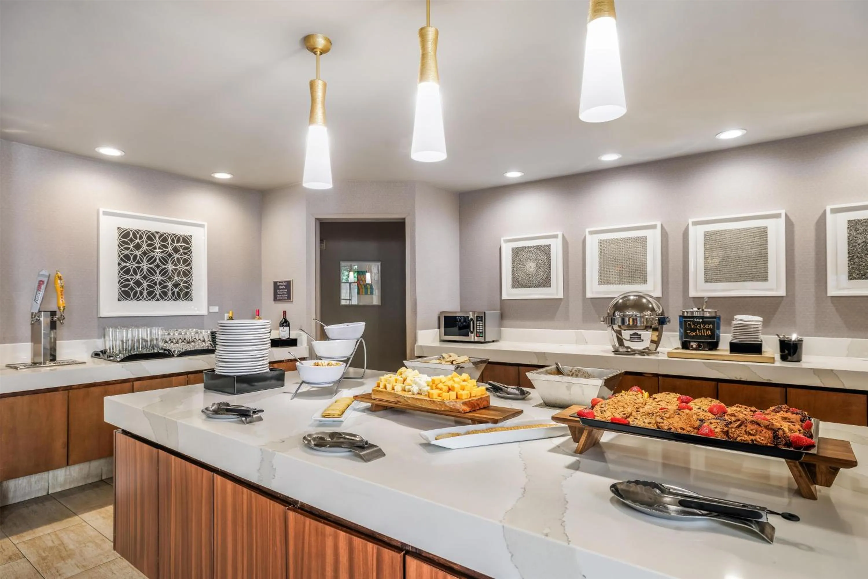 Dining area in Homewood Suites Dallas-Frisco