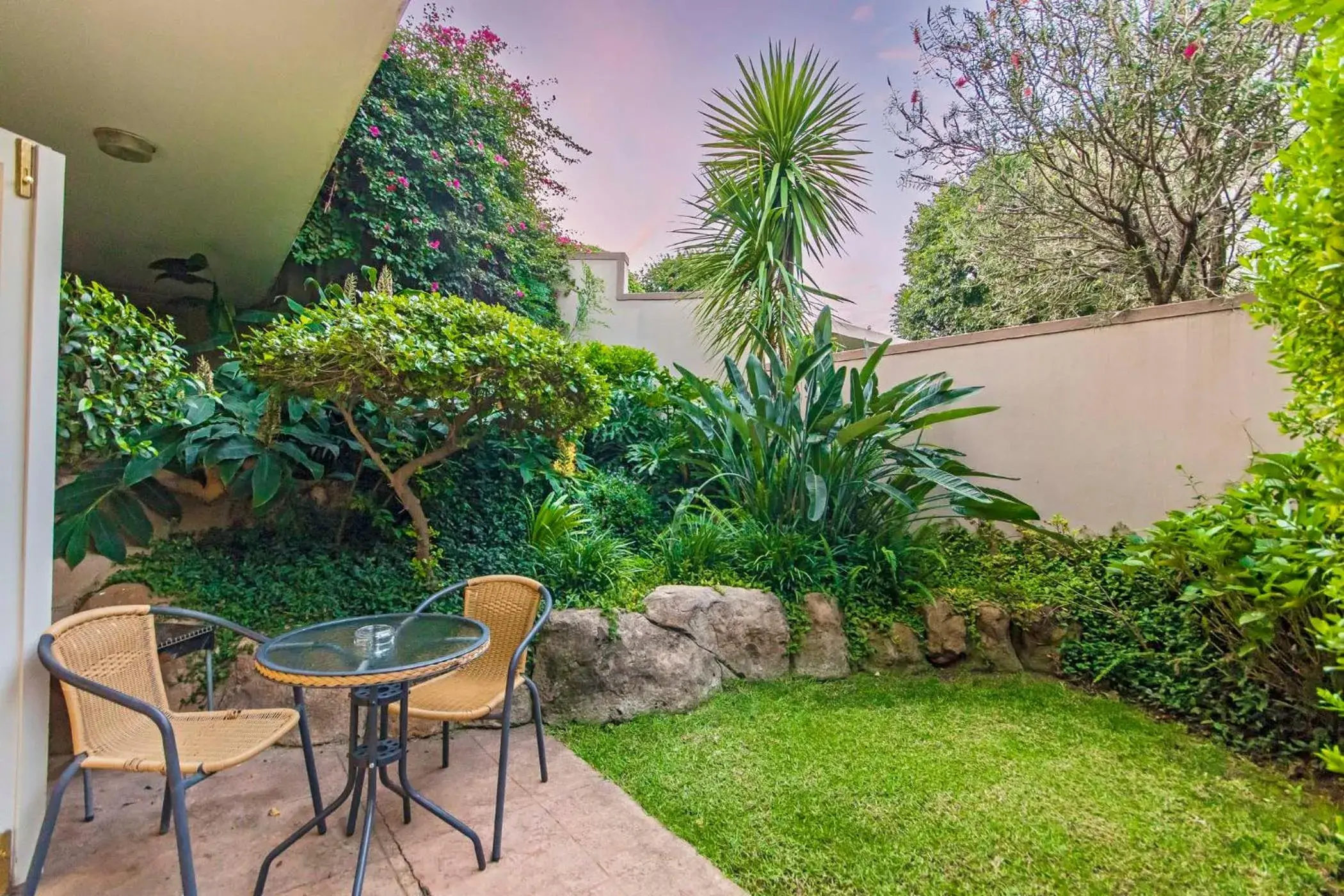 Deluxe King Suite - single occupancy in Dunton Guest House Deluxe King Suite - single occupancy in Dunton Guest House